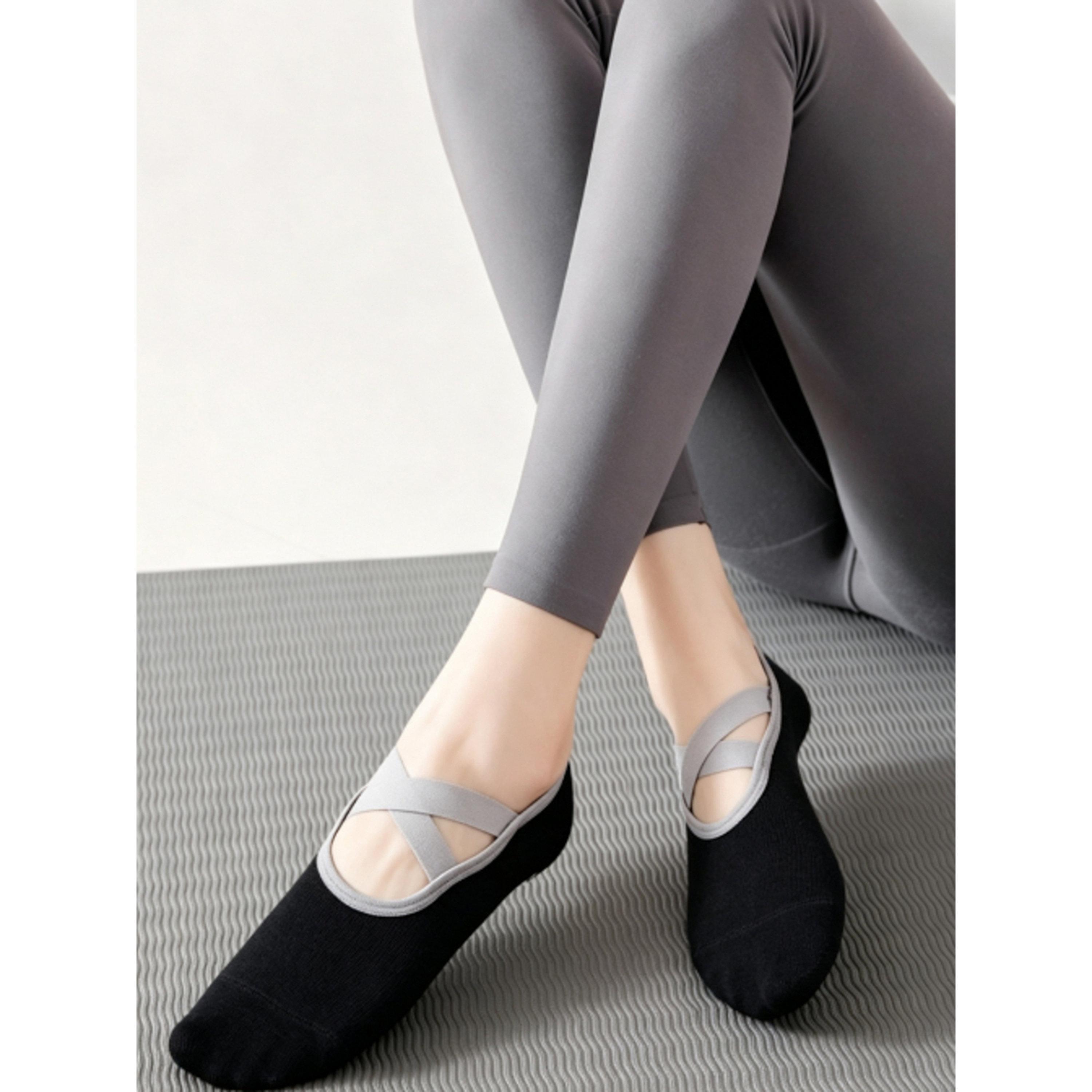 Styli Black Solid Cross Over Straps Silicon Pad Yoga Socks-women-socksandstockings-image-3