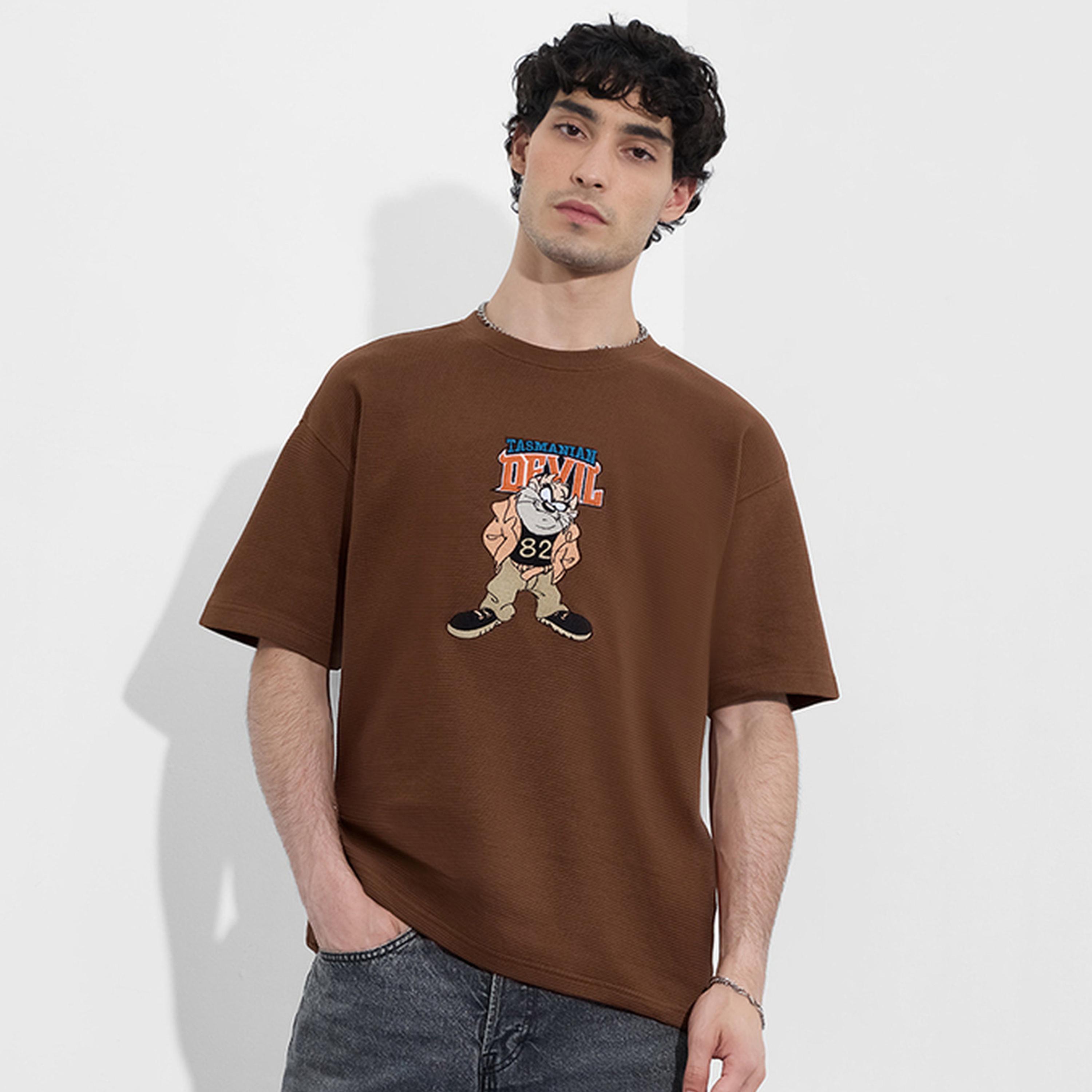 تيشيرت رجالي بني بياقة دائرية وطبعة جرافيك تازمانيان ديفيل-men-clothing-tshirtsandpolos-tshirts-image-1