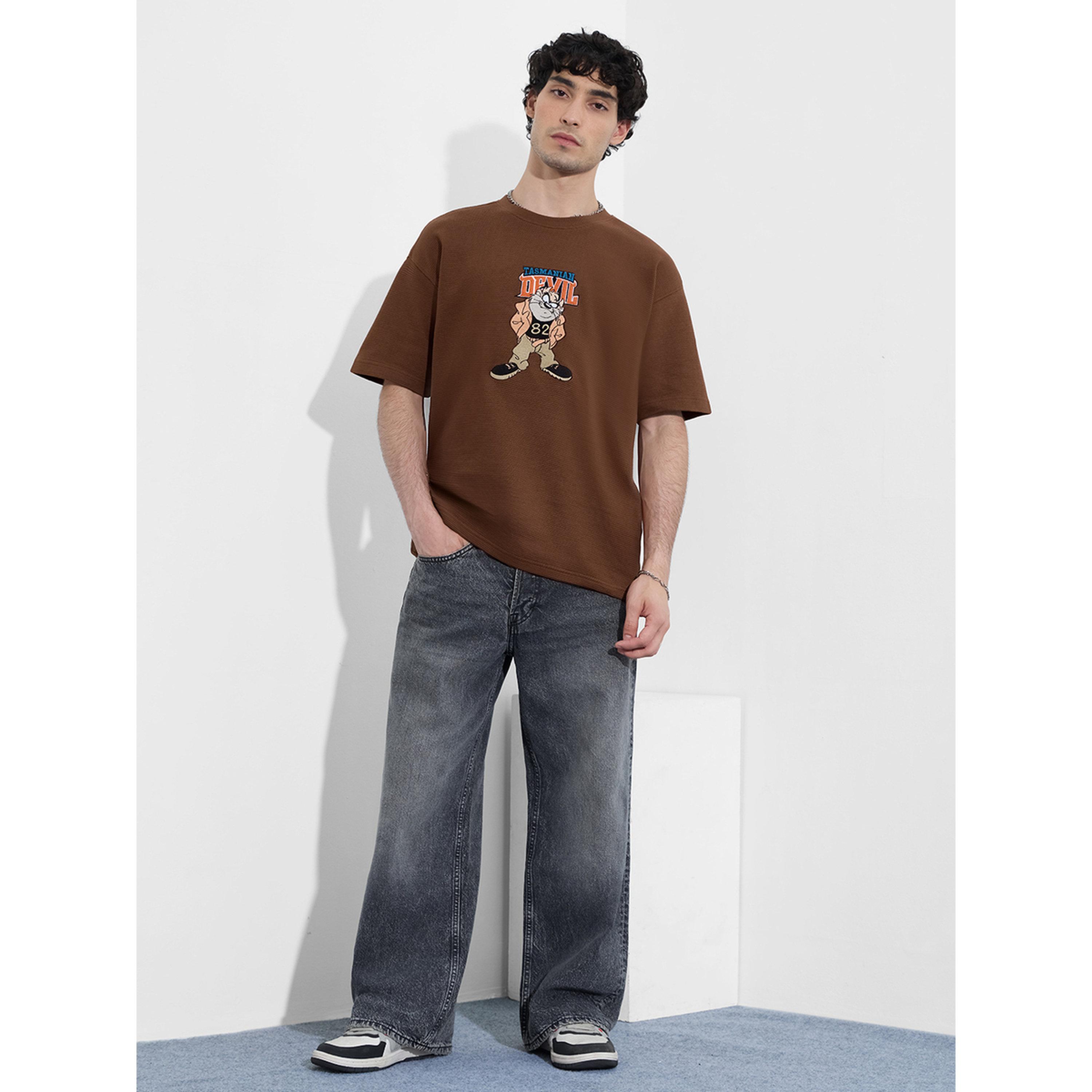 تيشيرت رجالي بني بياقة دائرية وطبعة جرافيك تازمانيان ديفيل-men-clothing-tshirtsandpolos-tshirts-image-2