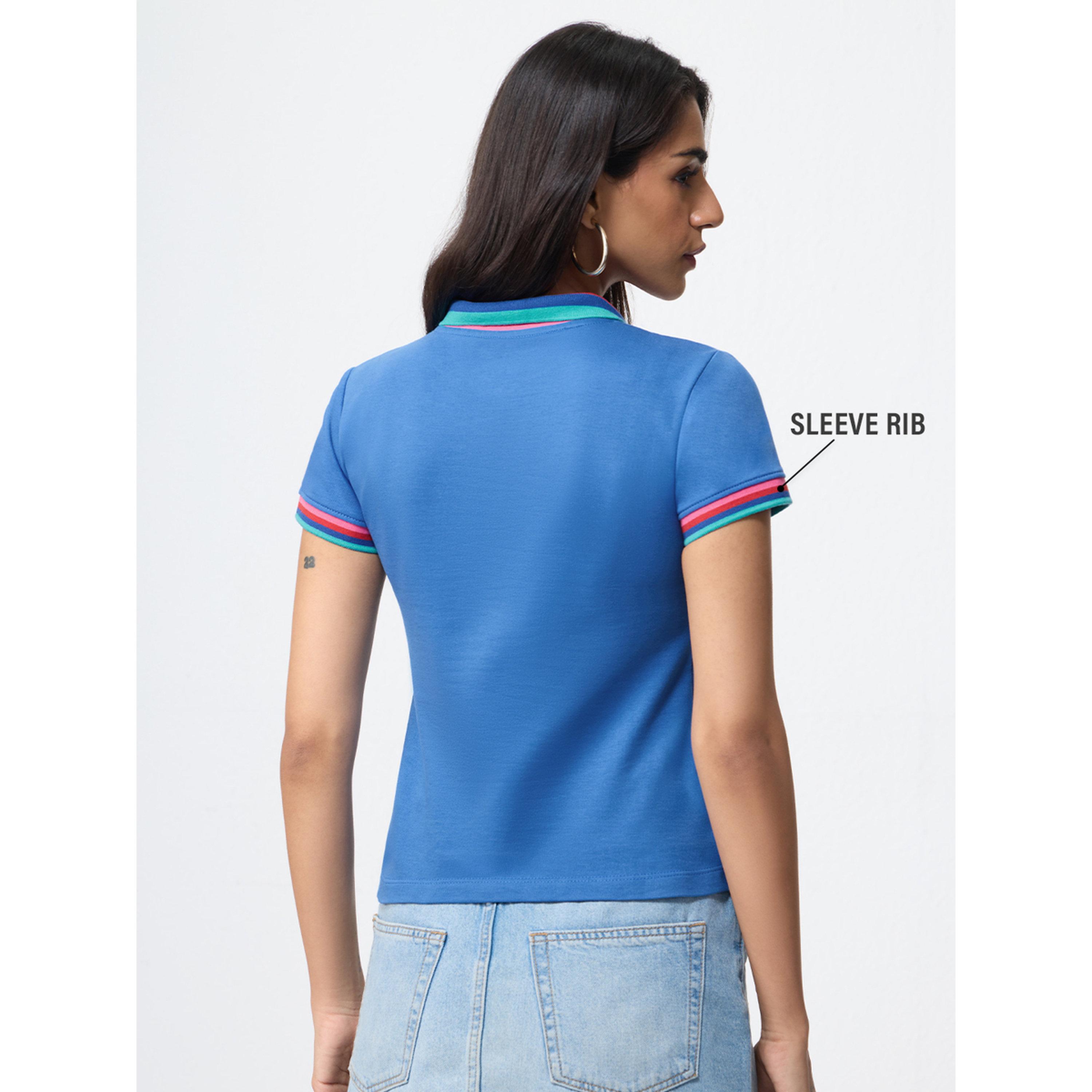 تيشيرت بولو أزرق بقصة ضيقة وتفاصيل خطوط على الياقة-women-clothing-tshirts-image-3