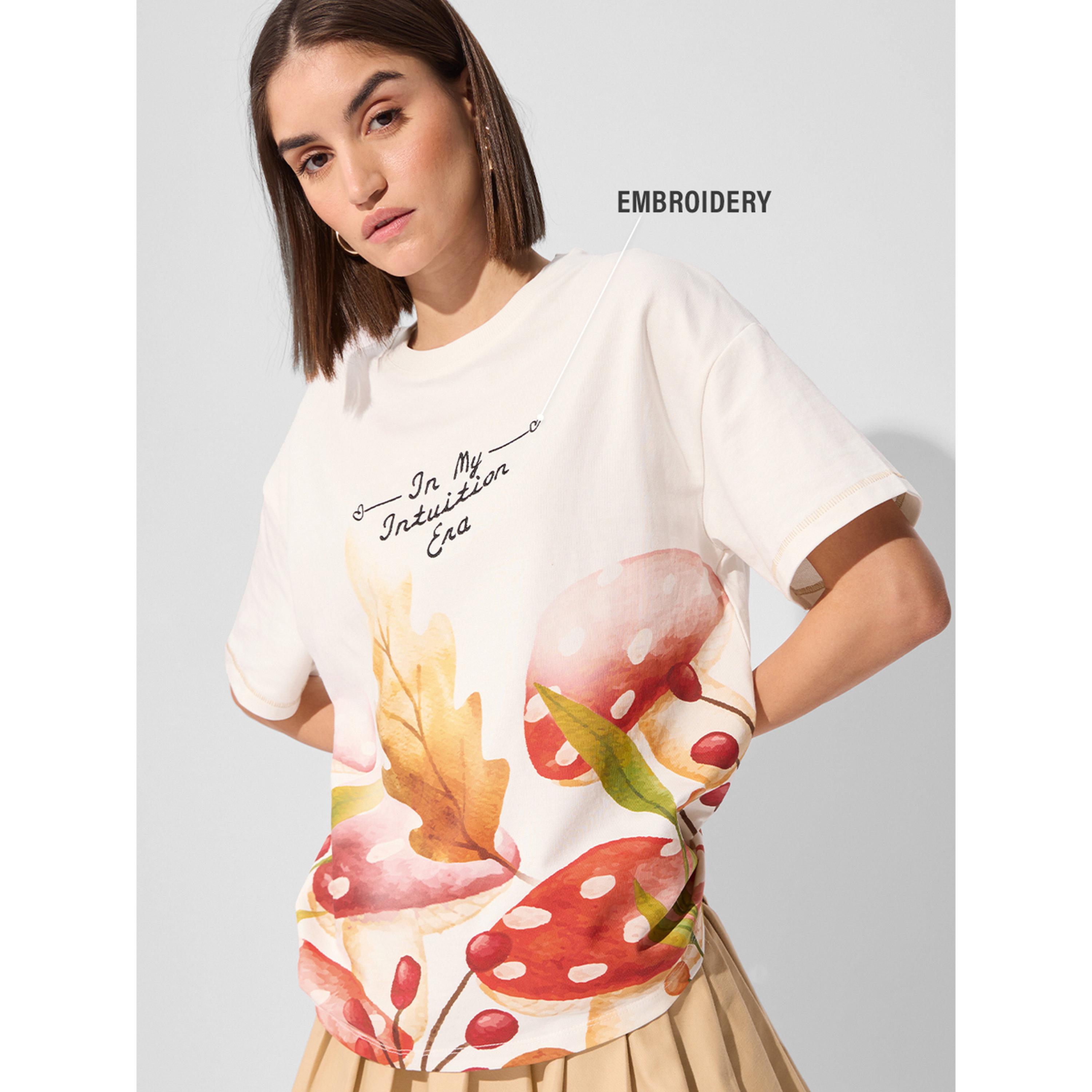 تيشيرت واسع أبيض مطبوع بياقة دائرية-women-clothing-tshirts-image-4
