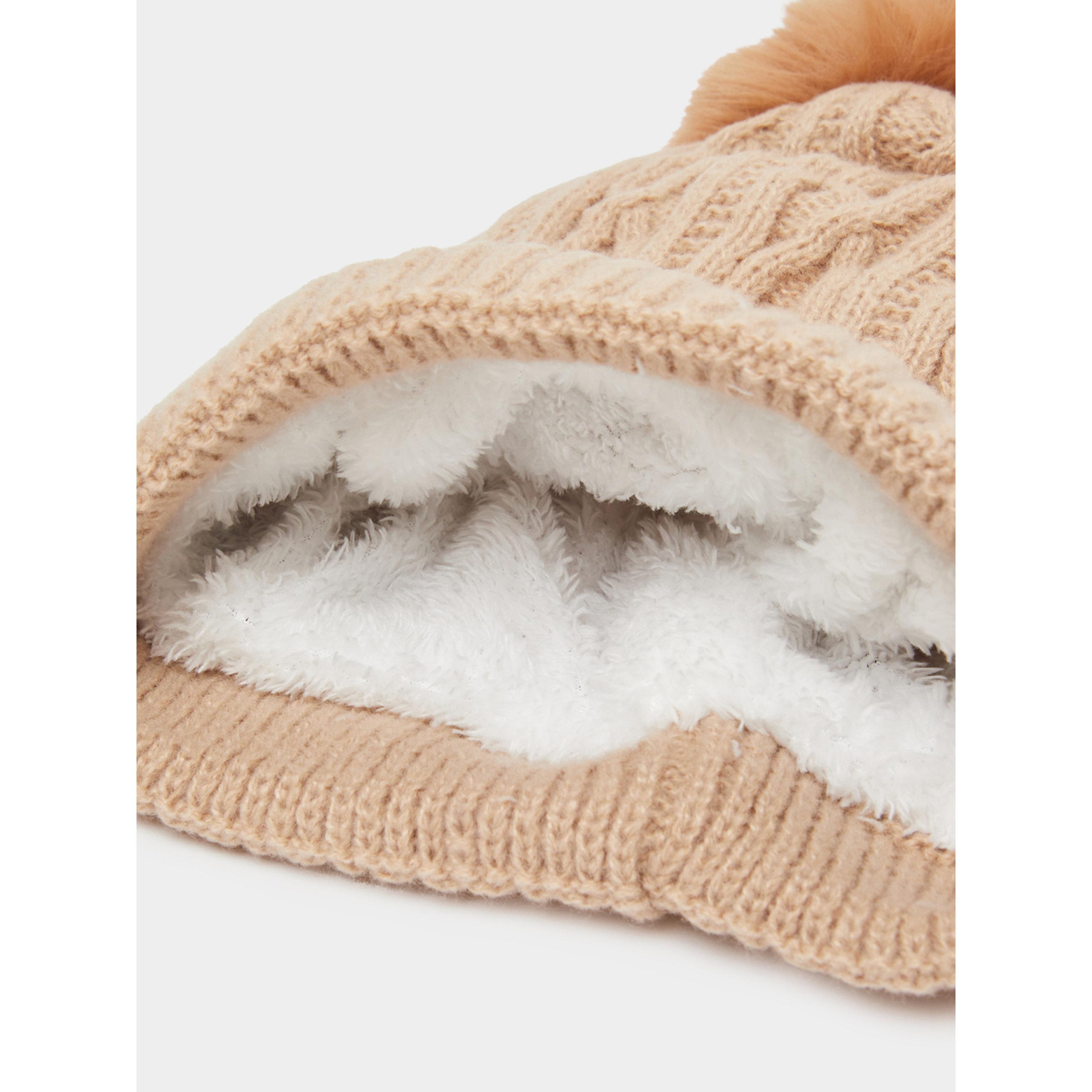 قبعة بيني محبوكة بجدائل مع كرات فرو صناعي-women-winterwear-capsandhats-image-5