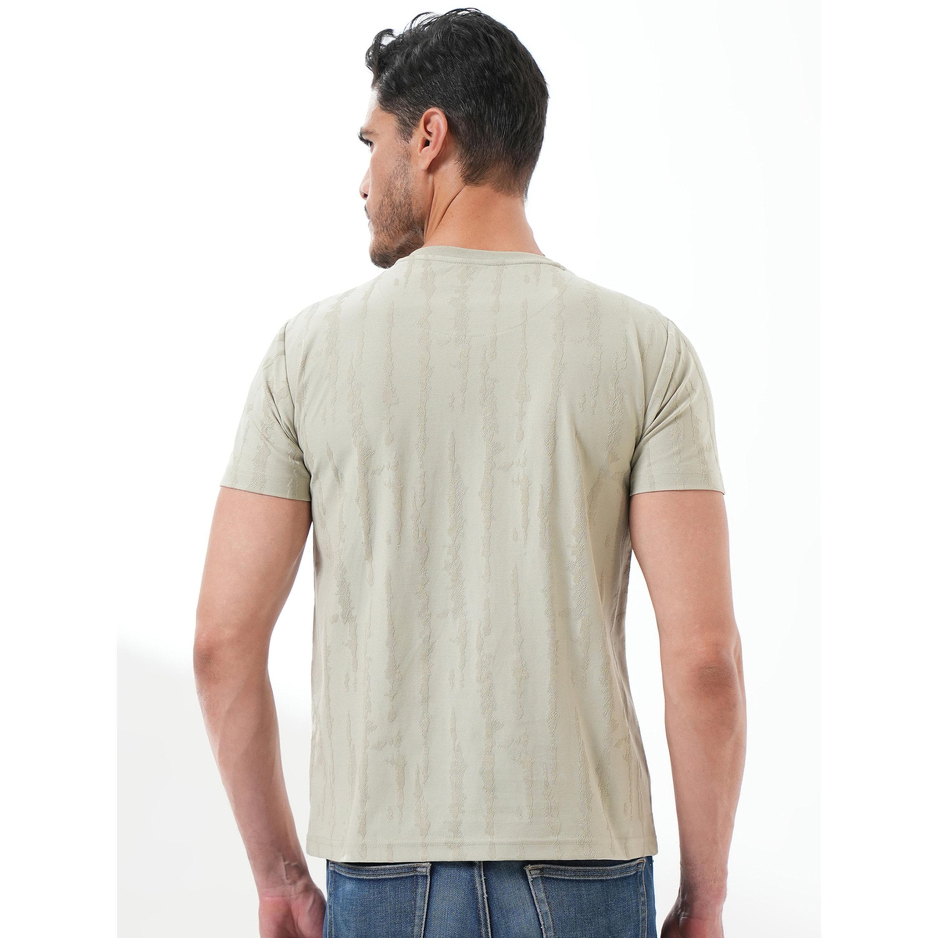 تيشيرت بأكمام قصيرة وياقة هينلي بتفاصيل بارزة الملمس باللون الأخضر-men-clothing-tshirtsandpolos-tshirts-image-5
