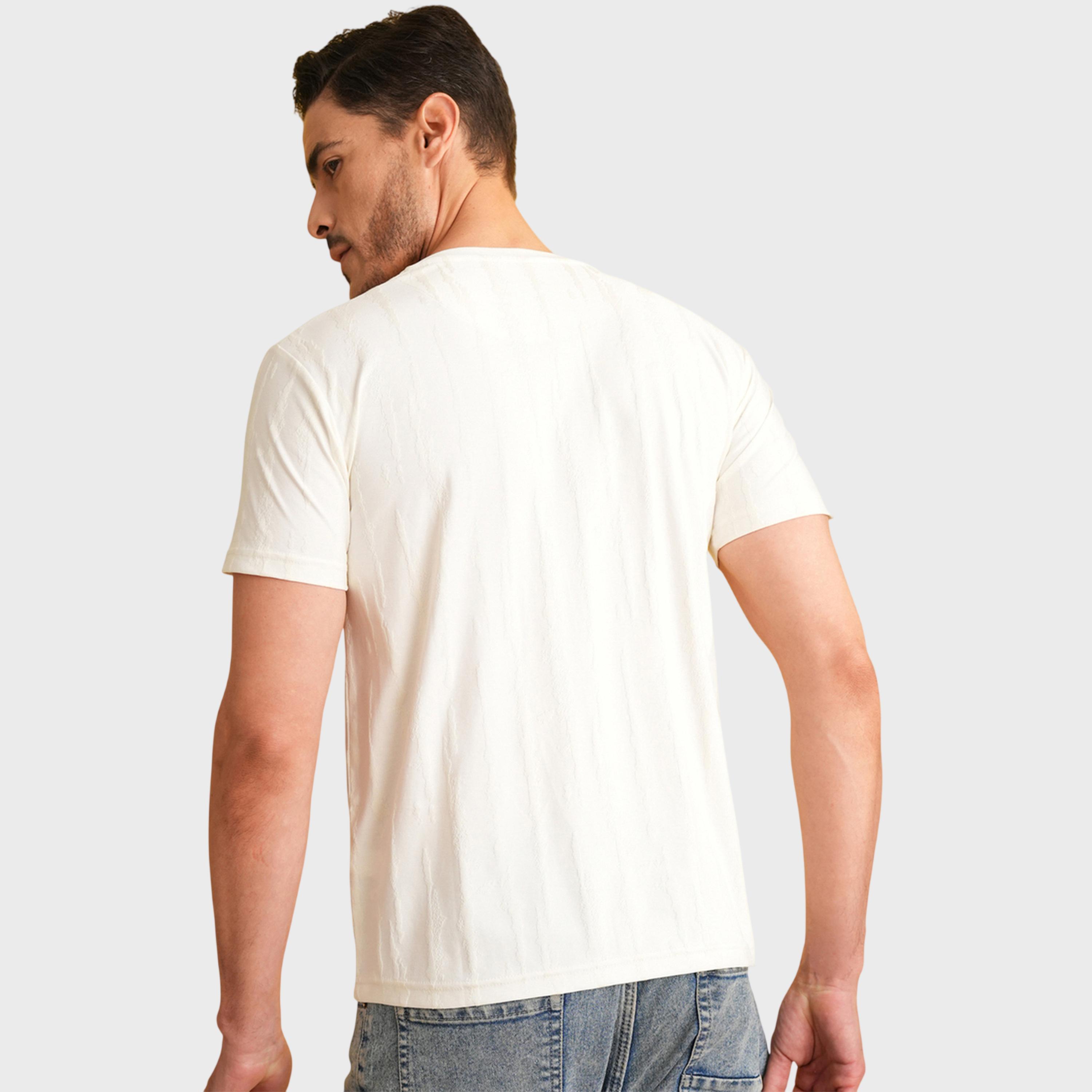 تيشيرت بأكمام قصيرة وياقة هينلي بتفاصيل بارزة الملمس باللون الأبيض-men-clothing-tshirtsandpolos-tshirts-image-5