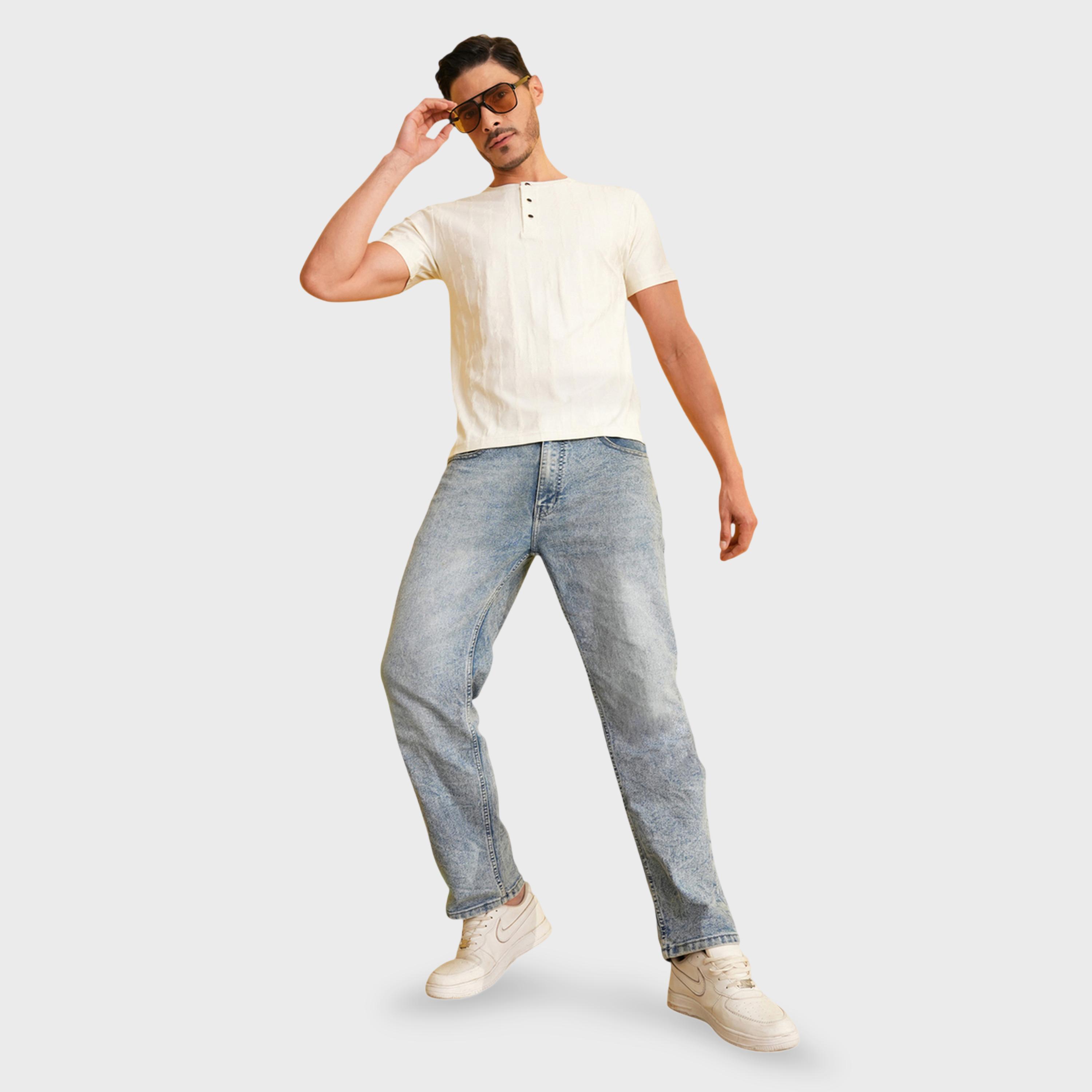 تيشيرت بأكمام قصيرة وياقة هينلي بتفاصيل بارزة الملمس باللون الأبيض-men-clothing-tshirtsandpolos-tshirts-image-6