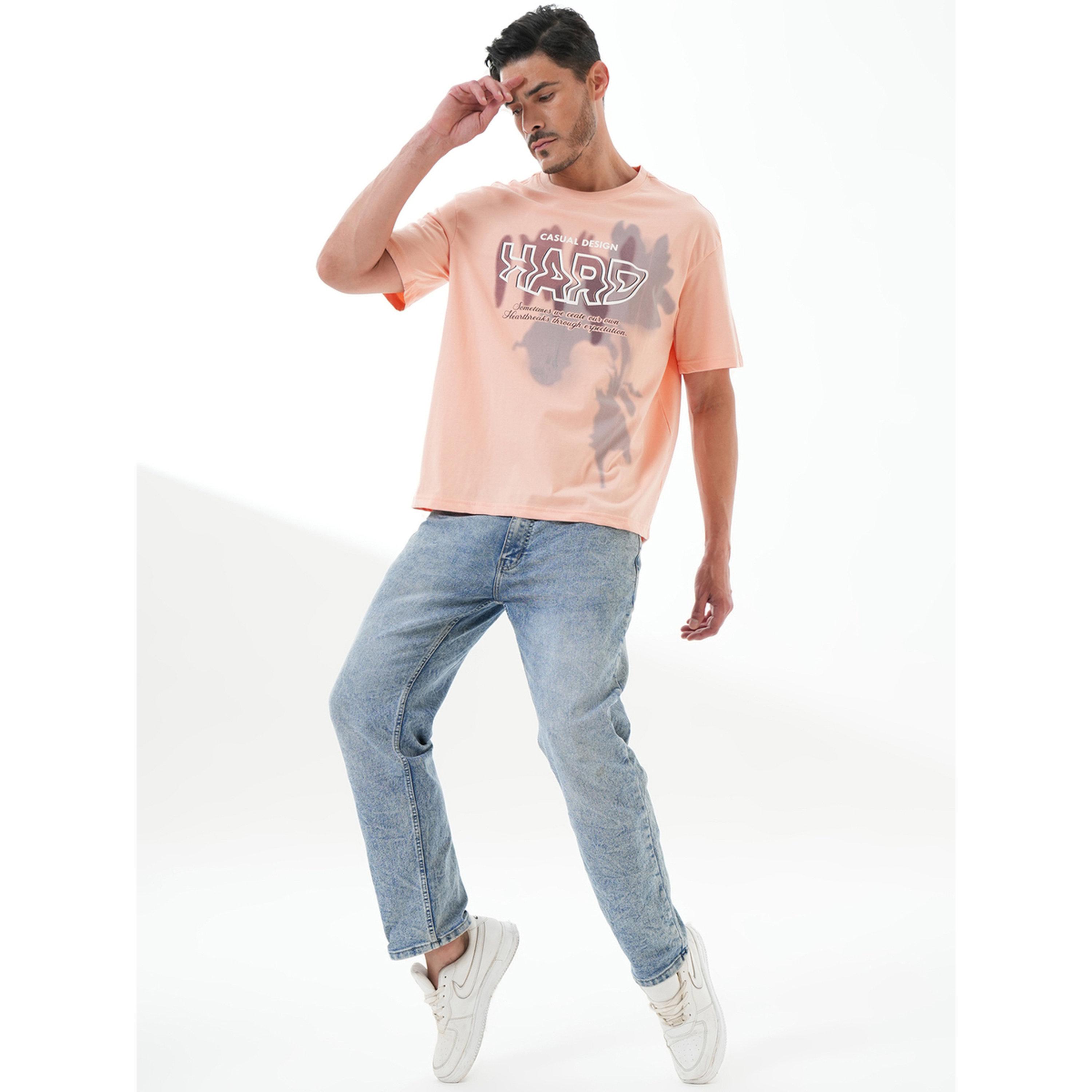 تيشيرت بياقة دائرية وطبعة رسومات باللون الخوخي-men-clothing-tshirtsandpolos-tshirts-image-2