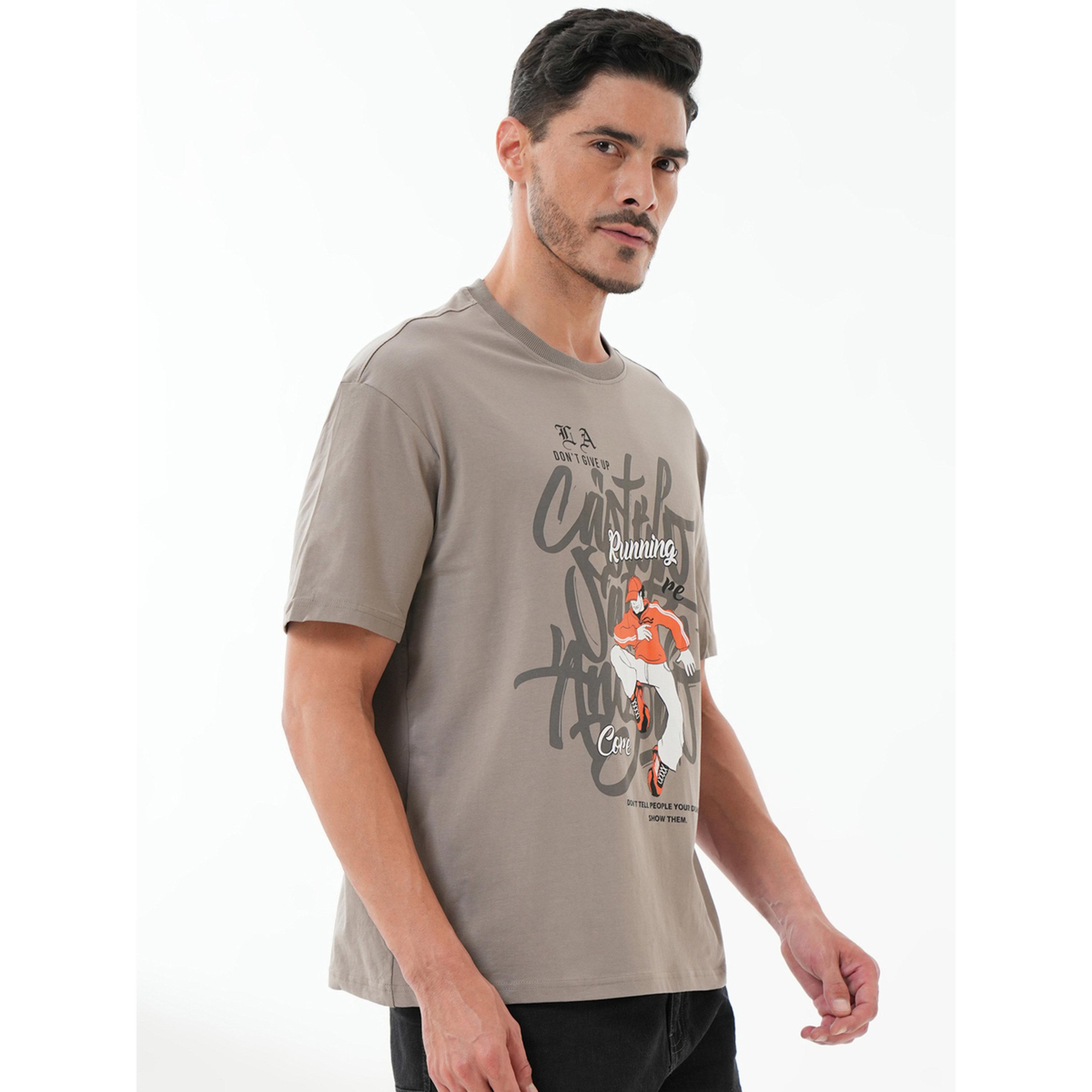 تيشيرت بأكمام قصيرة وياقة دائرية وطبعة رسومات باللون الرمادي-men-clothing-tshirtsandpolos-tshirts-image-4
