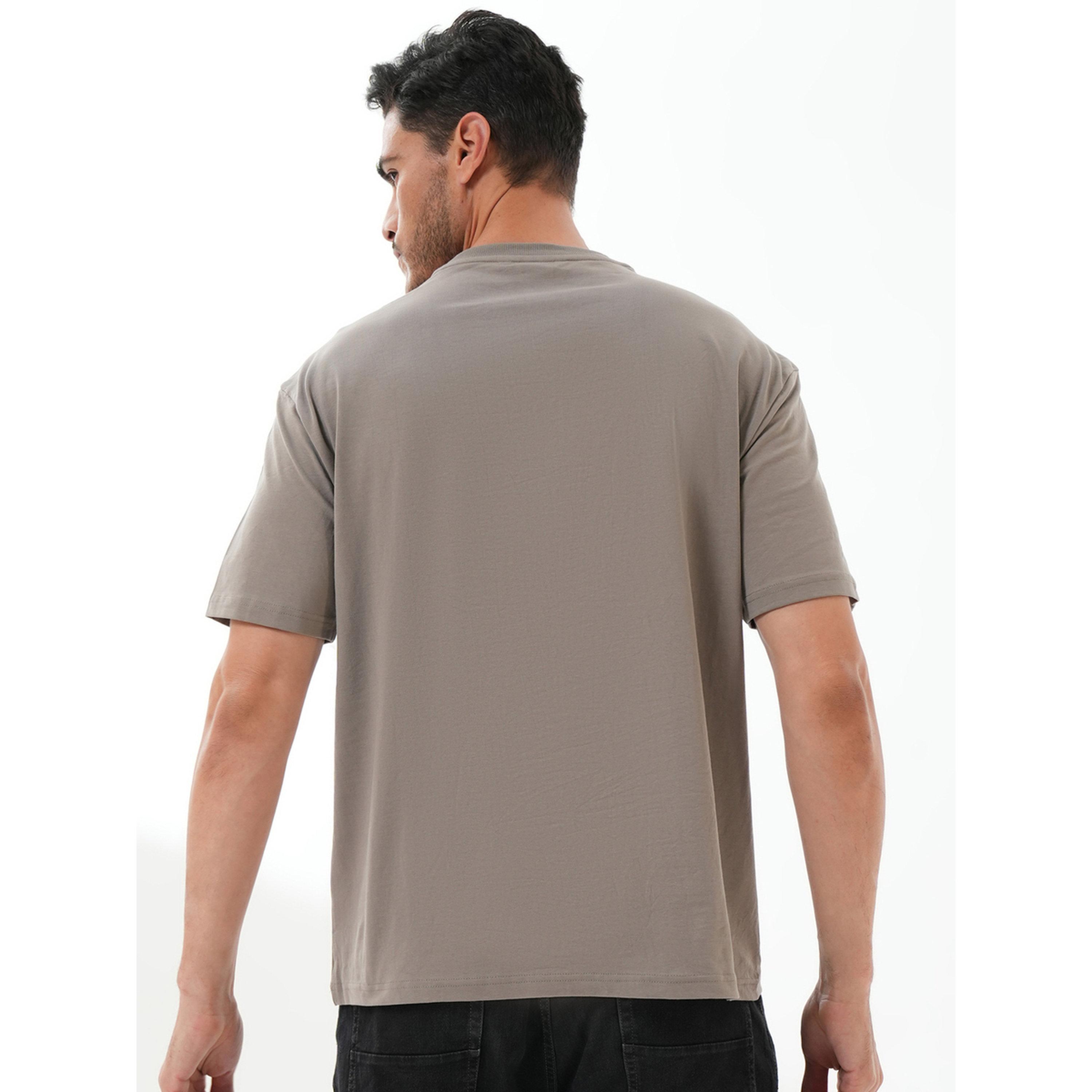 تيشيرت بأكمام قصيرة وياقة دائرية وطبعة رسومات باللون الرمادي-men-clothing-tshirtsandpolos-tshirts-image-5