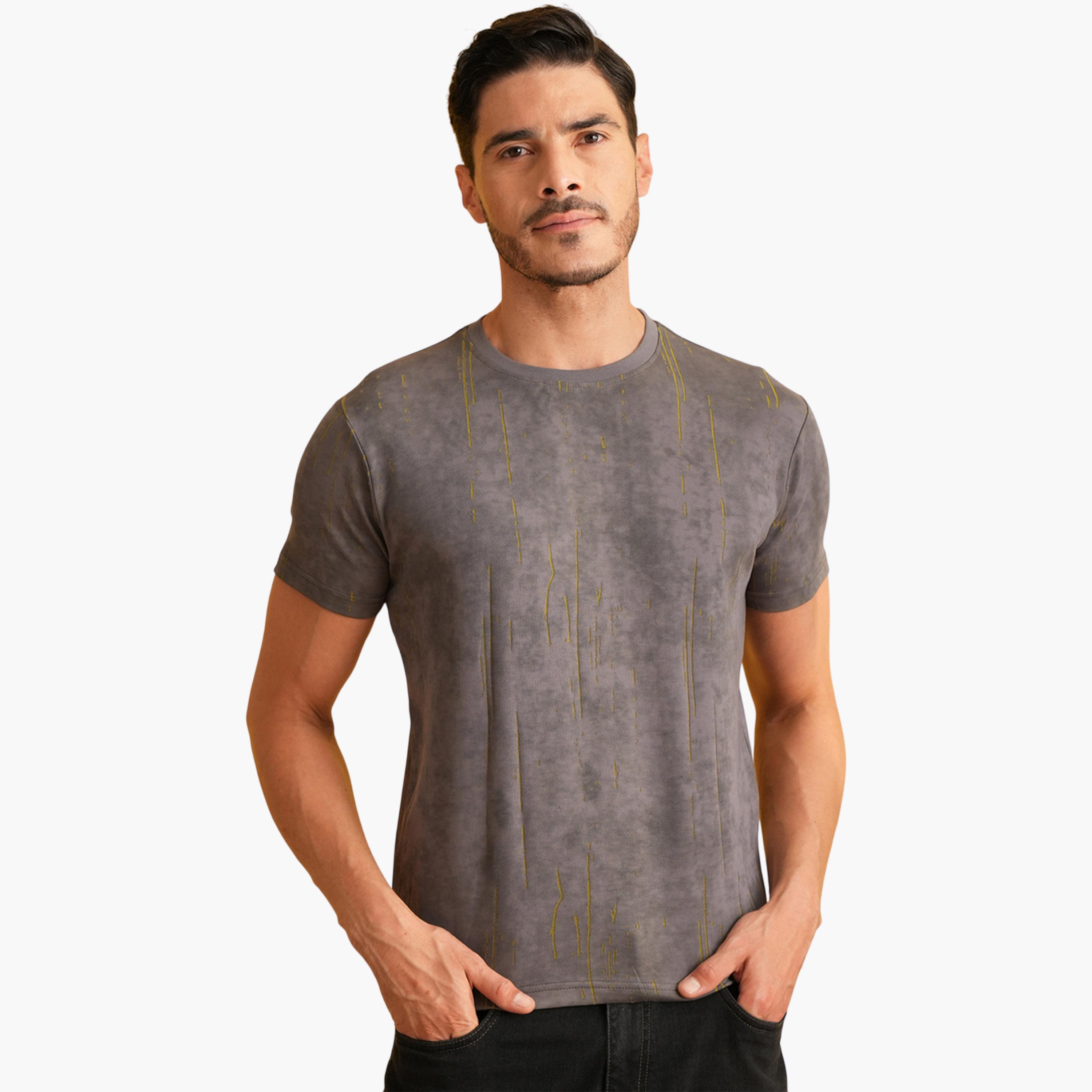 تيشيرت بأكمام قصيرة وياقة دائرية معالج بالغسيل باللون الرمادي-men-clothing-tshirtsandpolos-tshirts-image-1