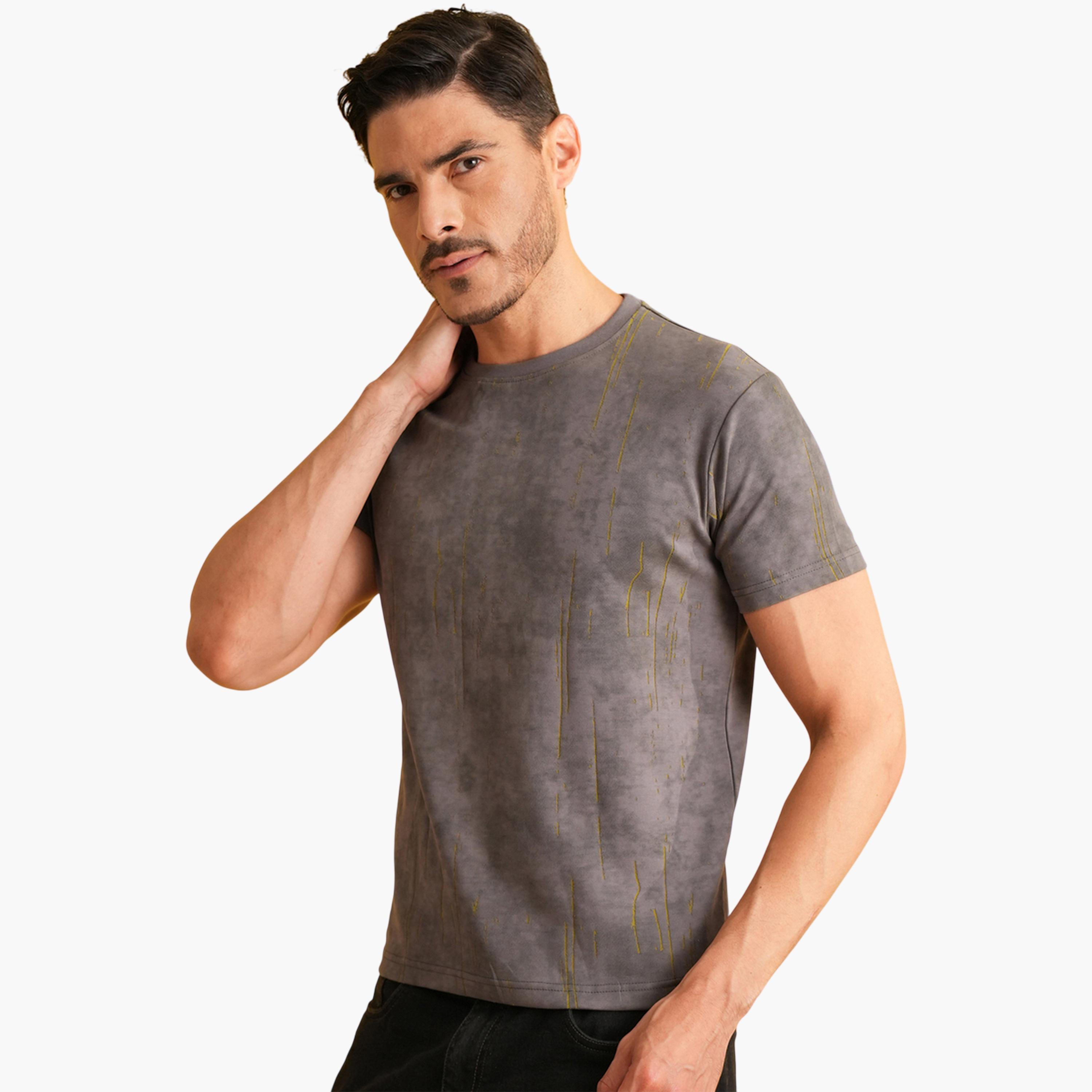 تيشيرت بأكمام قصيرة وياقة دائرية معالج بالغسيل باللون الرمادي-men-clothing-tshirtsandpolos-tshirts-image-3