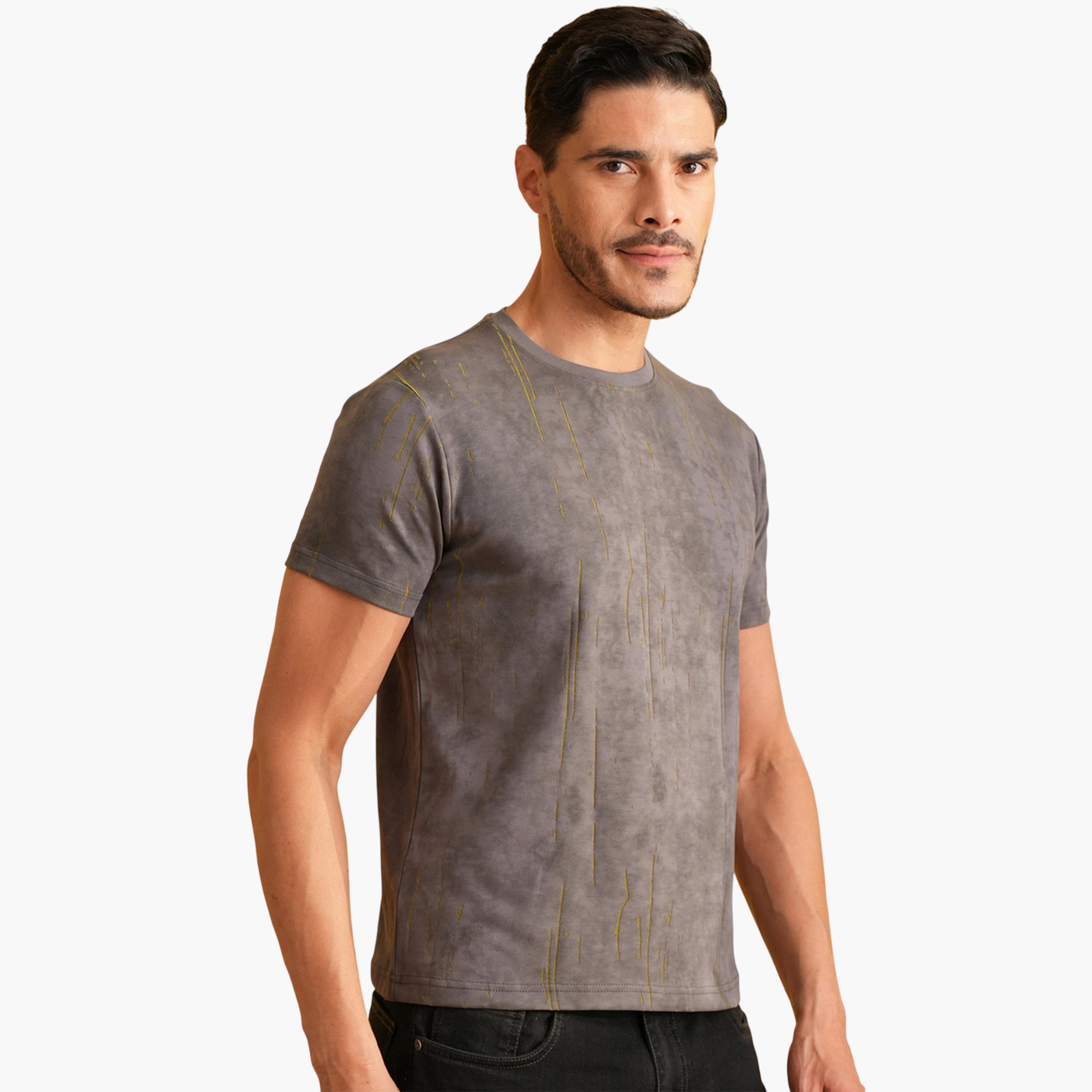 تيشيرت بأكمام قصيرة وياقة دائرية معالج بالغسيل باللون الرمادي-men-clothing-tshirtsandpolos-tshirts-image-4