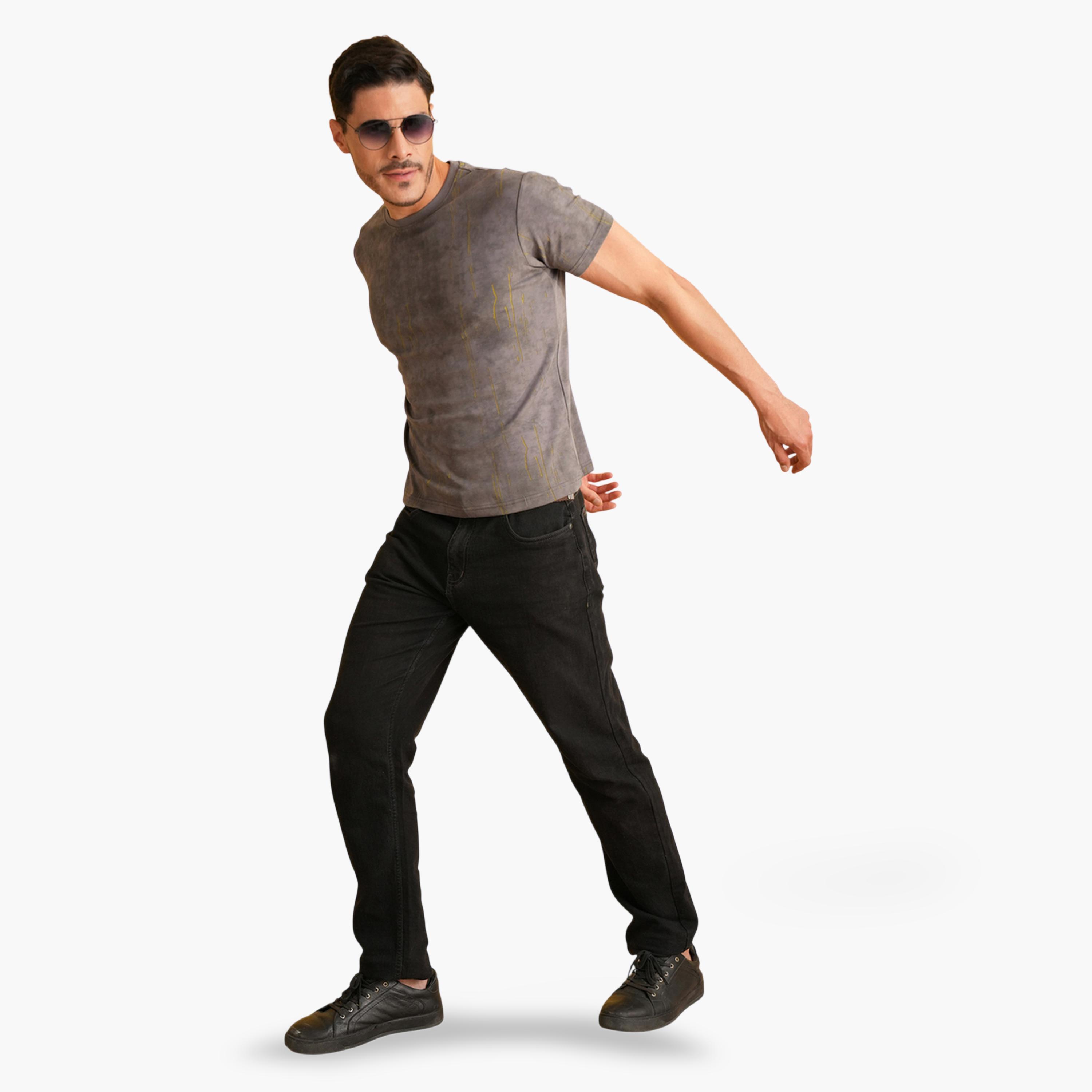 تيشيرت بأكمام قصيرة وياقة دائرية معالج بالغسيل باللون الرمادي-men-clothing-tshirtsandpolos-tshirts-image-6