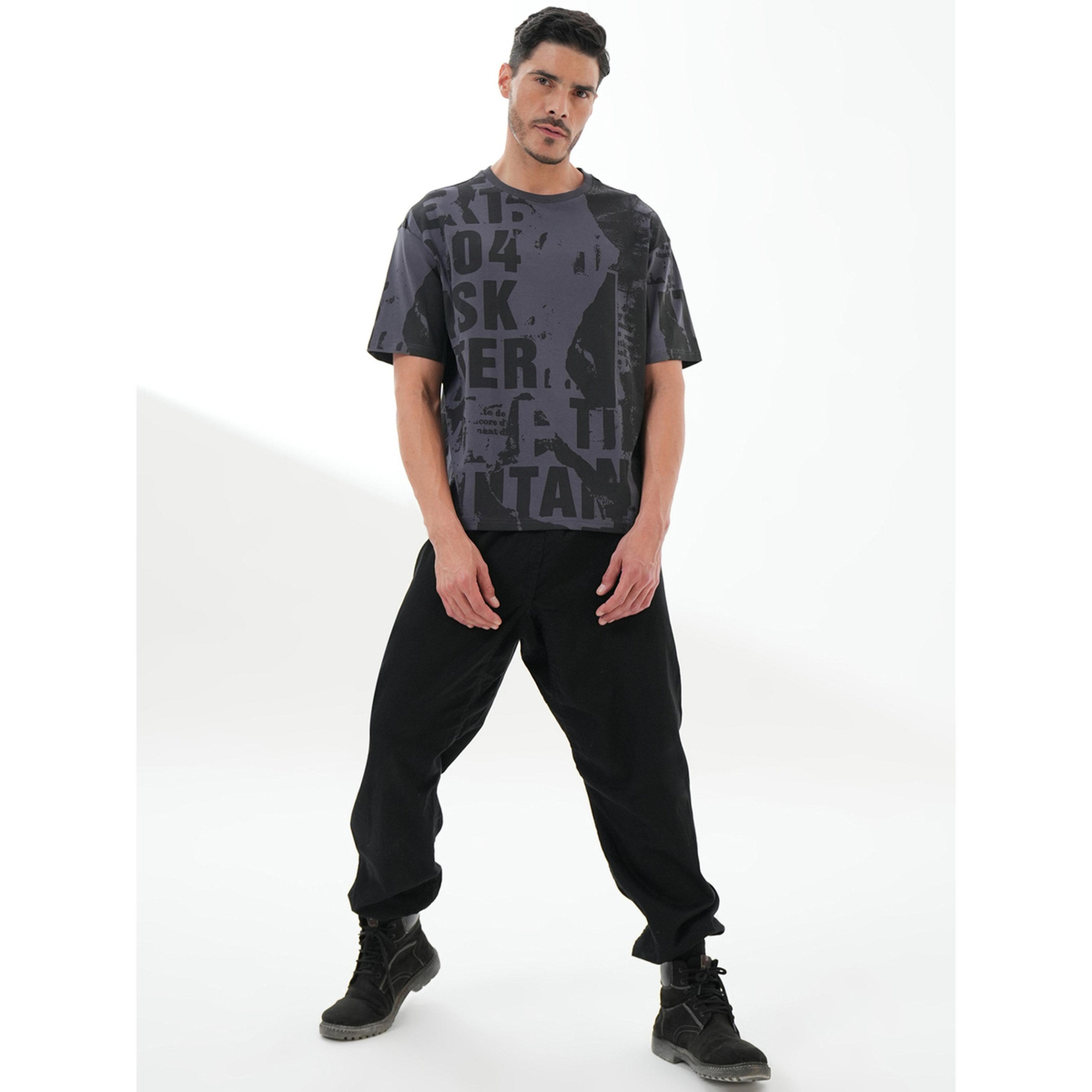 تيشيرت بياقة دائرية وطبعة رسومات كاسية باللون الرمادي-men-clothing-tshirtsandpolos-tshirts-image-2