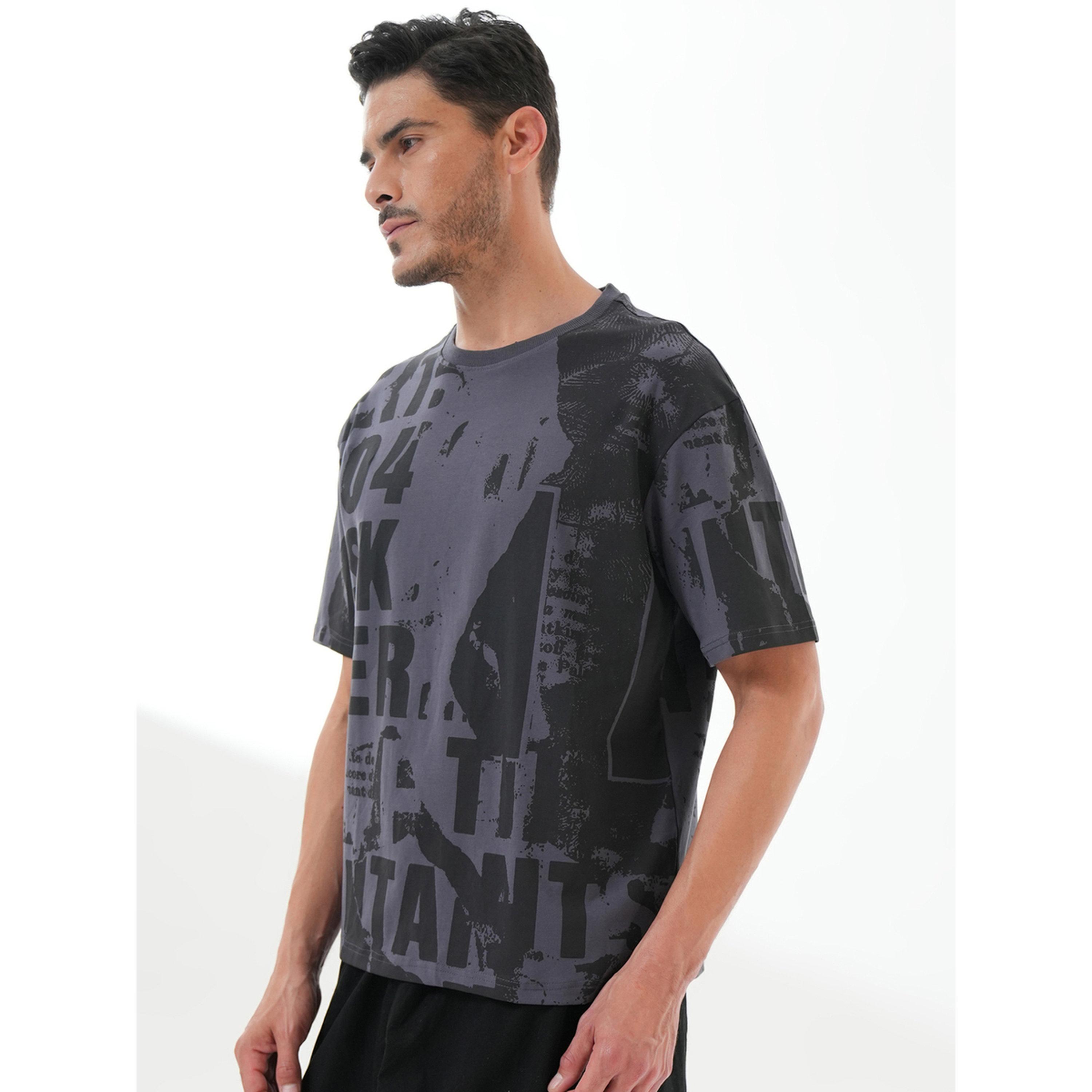 تيشيرت بياقة دائرية وطبعة رسومات كاسية باللون الرمادي-men-clothing-tshirtsandpolos-tshirts-image-3