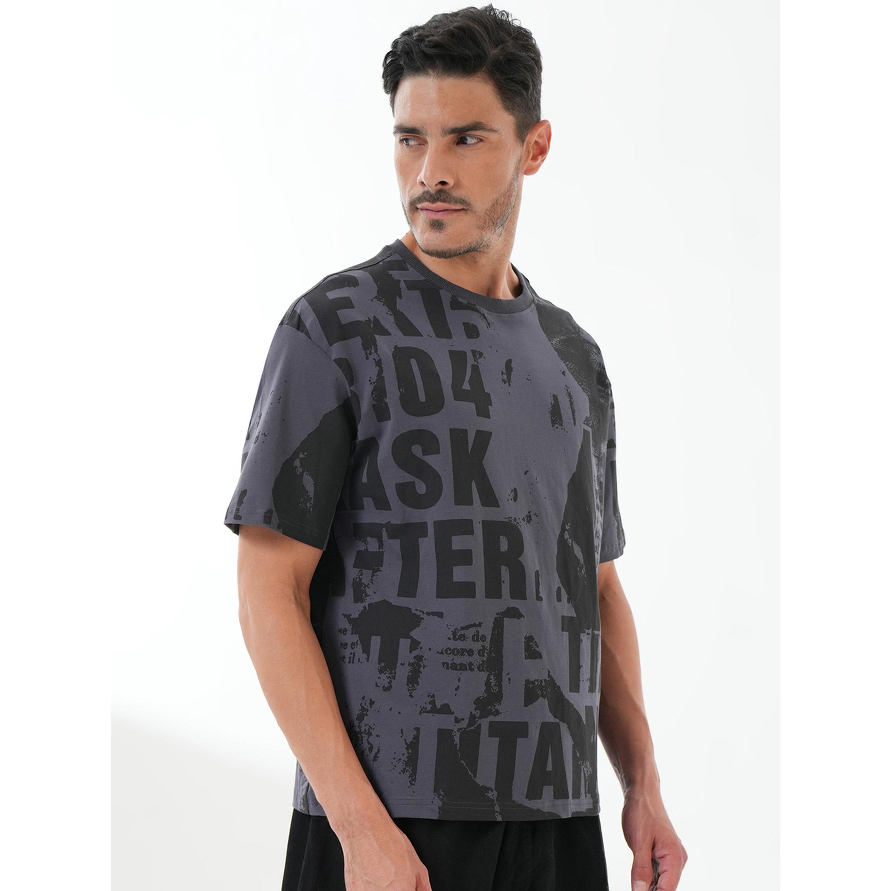 تيشيرت بياقة دائرية وطبعة رسومات كاسية باللون الرمادي-men-clothing-tshirtsandpolos-tshirts-image-4