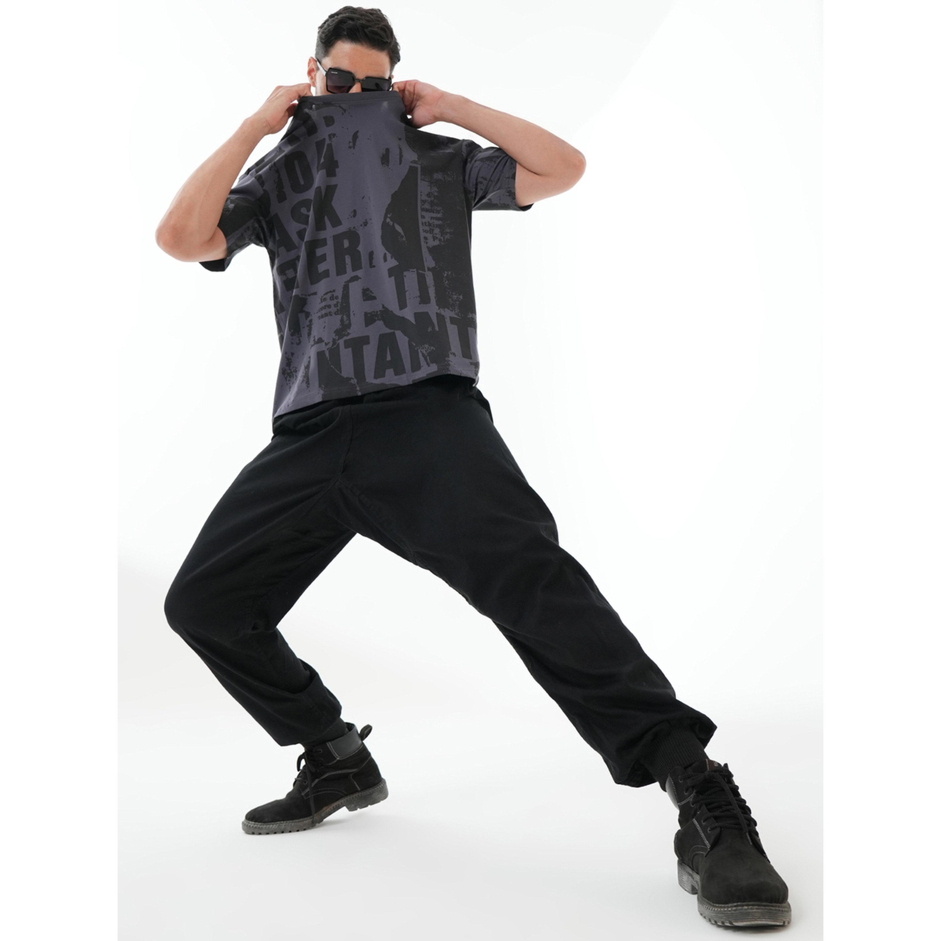 تيشيرت بياقة دائرية وطبعة رسومات كاسية باللون الرمادي-men-clothing-tshirtsandpolos-tshirts-image-6