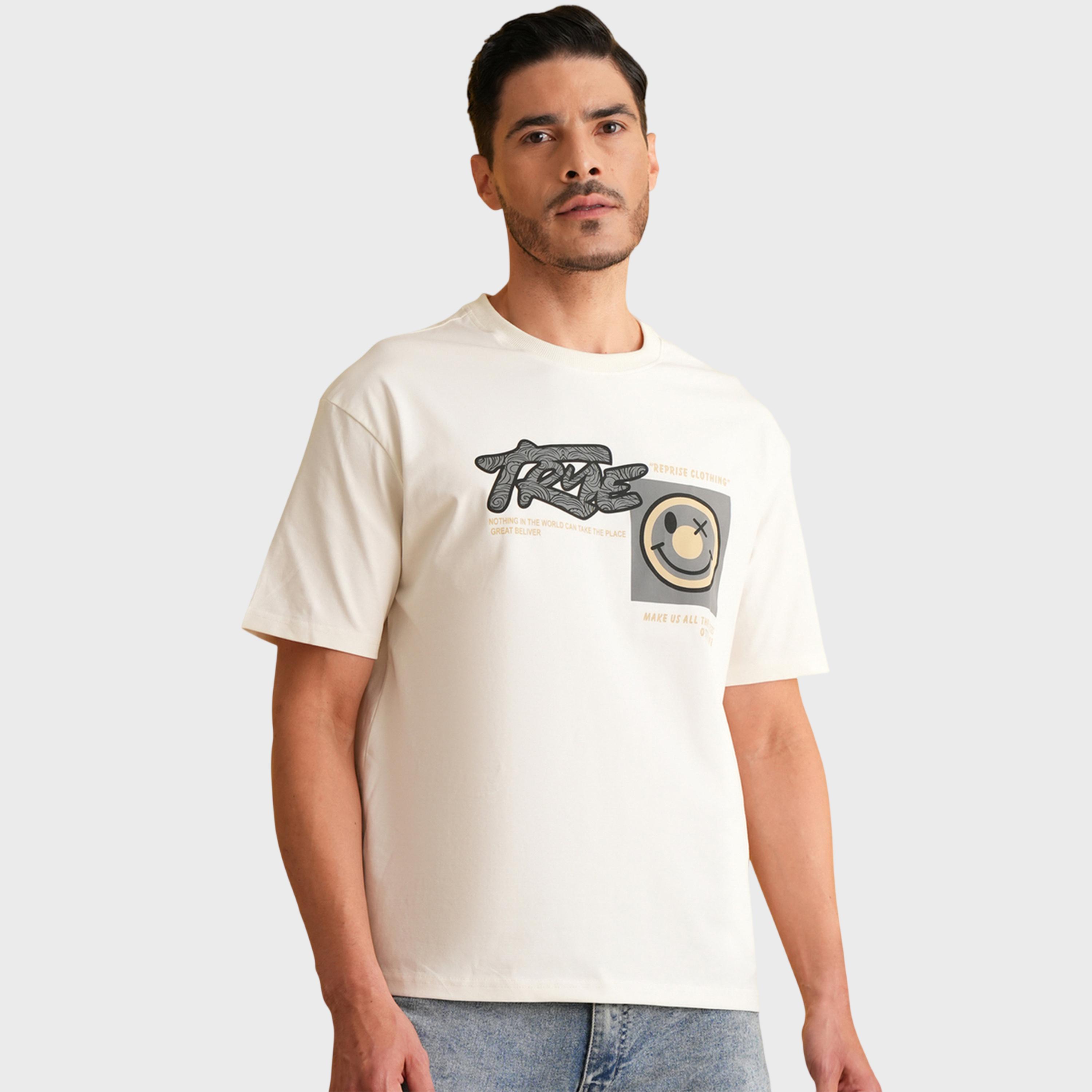 تيشيرت بأكمام قصيرة وياقة دائرية وطبعة رسومات باللون الأبيض-men-clothing-tshirtsandpolos-tshirts-image-1
