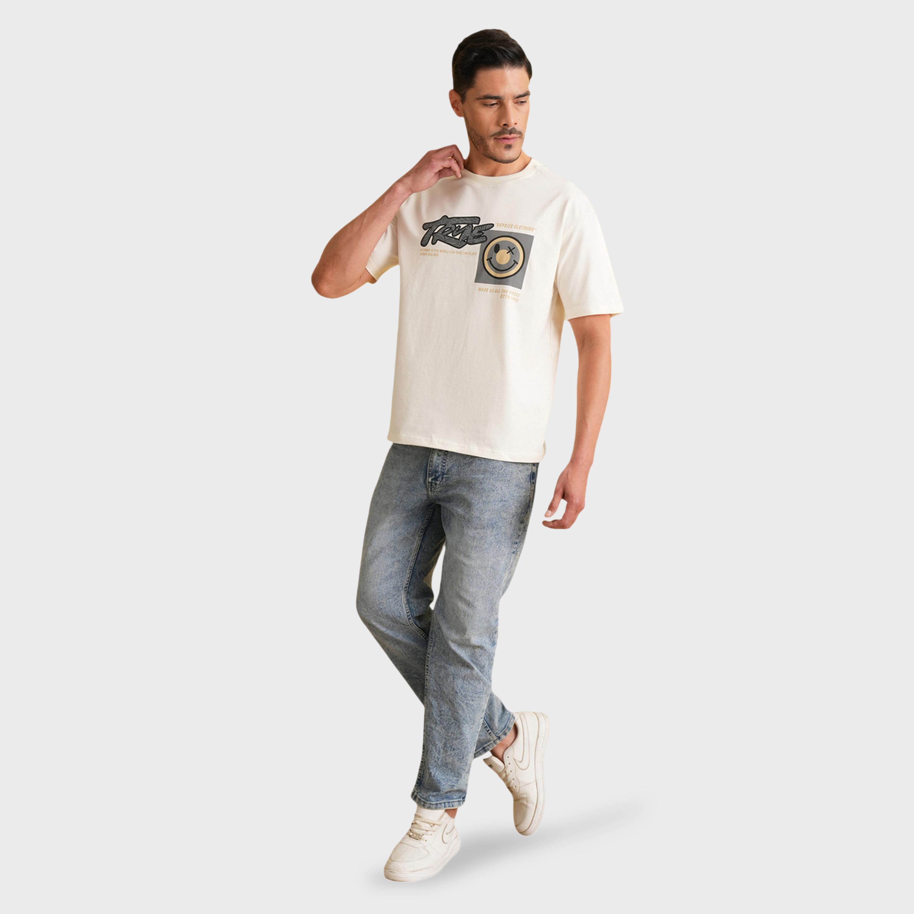 تيشيرت بأكمام قصيرة وياقة دائرية وطبعة رسومات باللون الأبيض-men-clothing-tshirtsandpolos-tshirts-image-6