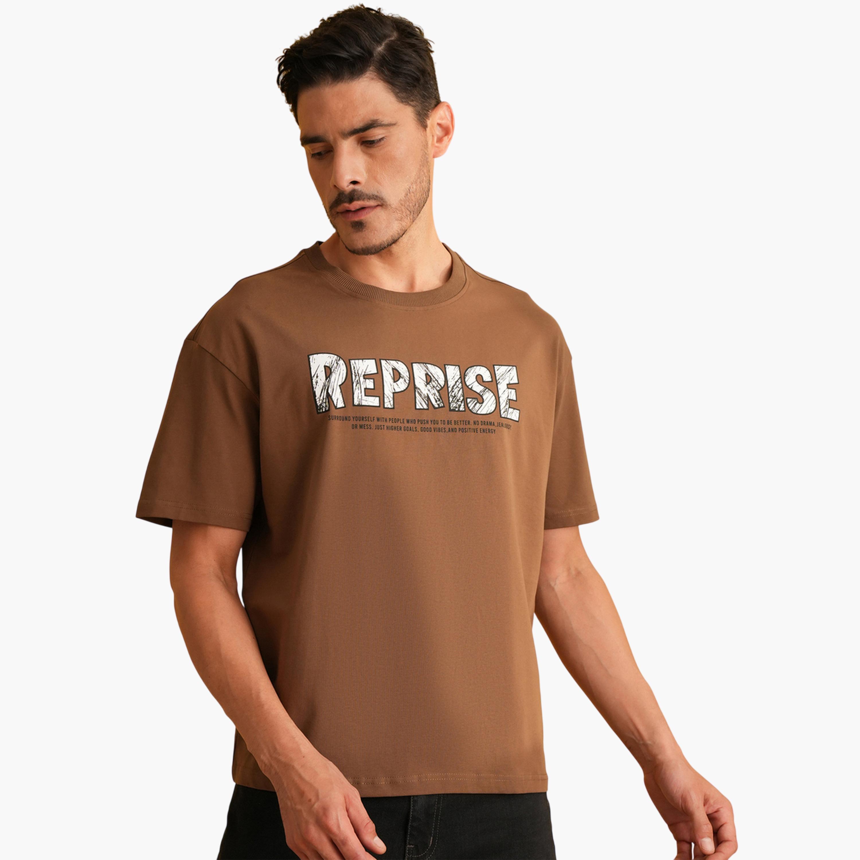 تيشيرت واسع بياقة دائرية وطبعة رسومات باللون البني-men-clothing-tshirtsandpolos-tshirts-image-1