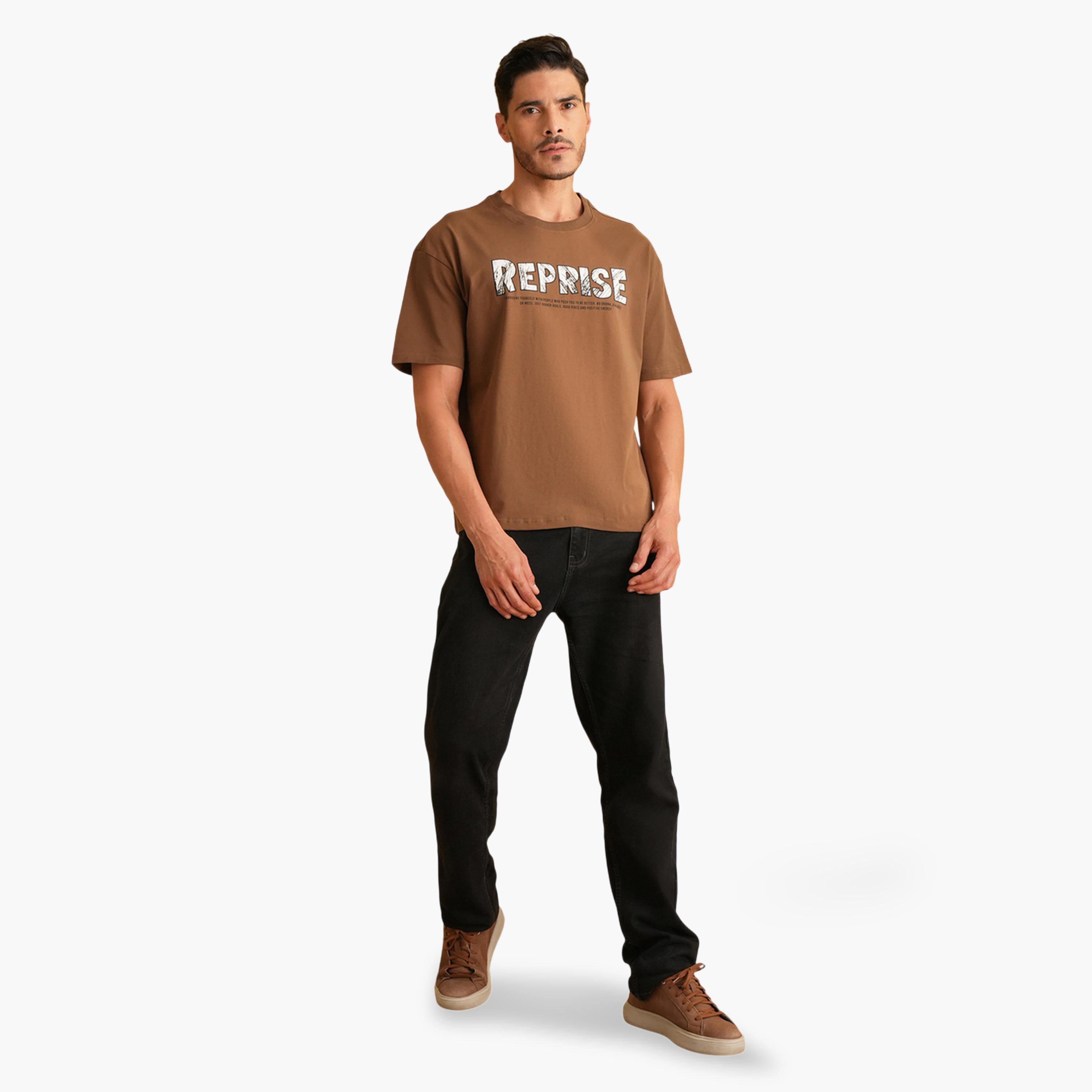 تيشيرت واسع بياقة دائرية وطبعة رسومات باللون البني-men-clothing-tshirtsandpolos-tshirts-image-2