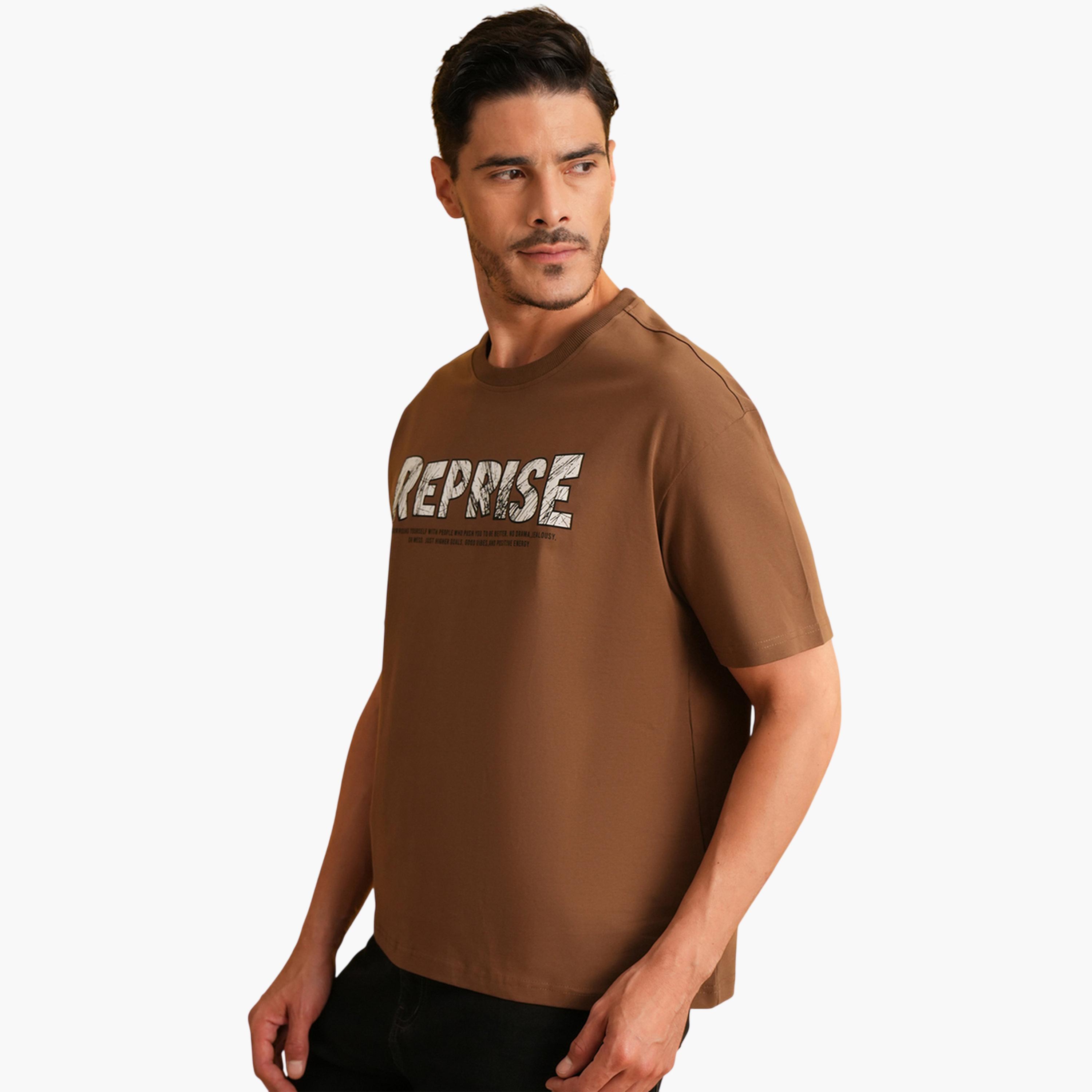 تيشيرت واسع بياقة دائرية وطبعة رسومات باللون البني-men-clothing-tshirtsandpolos-tshirts-image-3