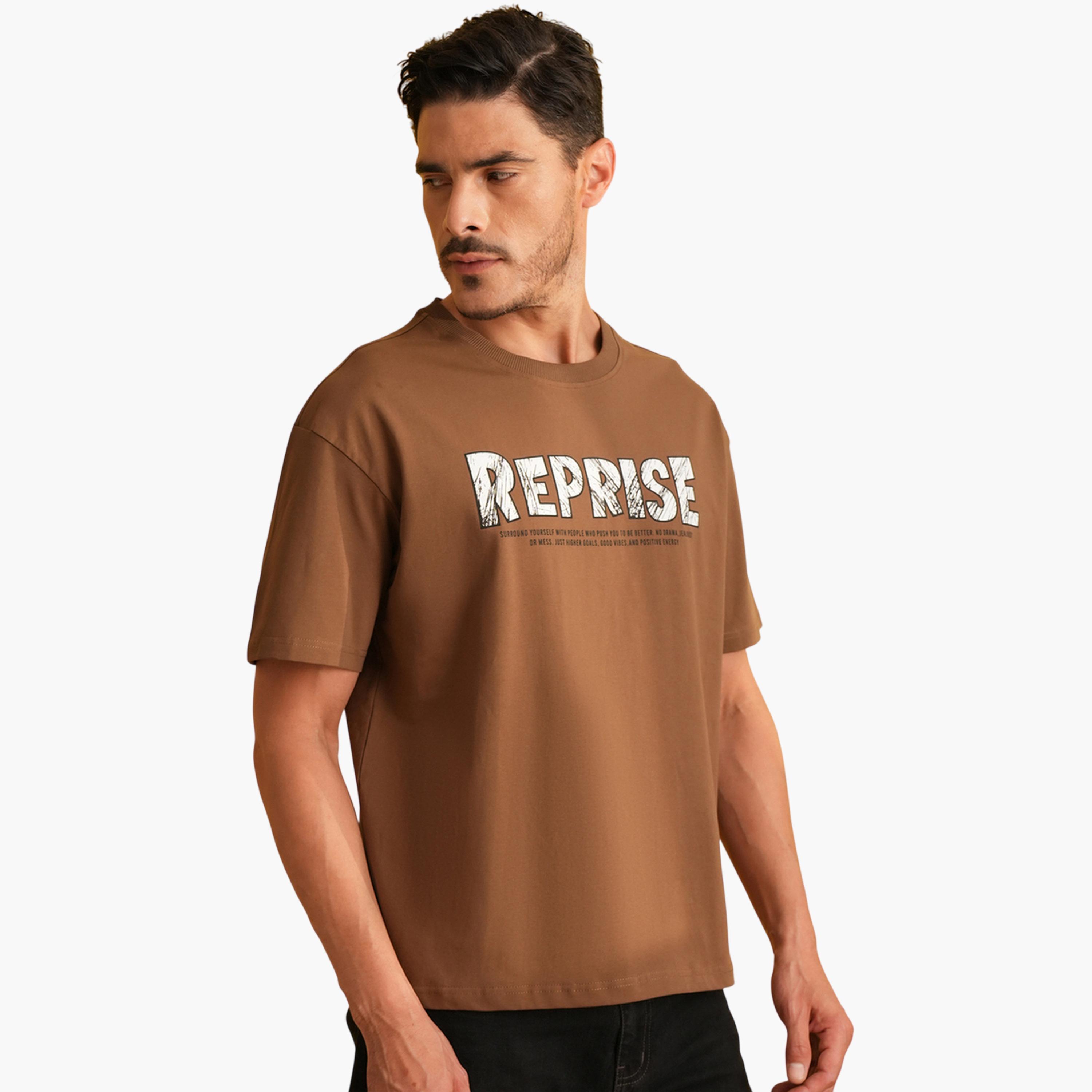 تيشيرت واسع بياقة دائرية وطبعة رسومات باللون البني-men-clothing-tshirtsandpolos-tshirts-image-4