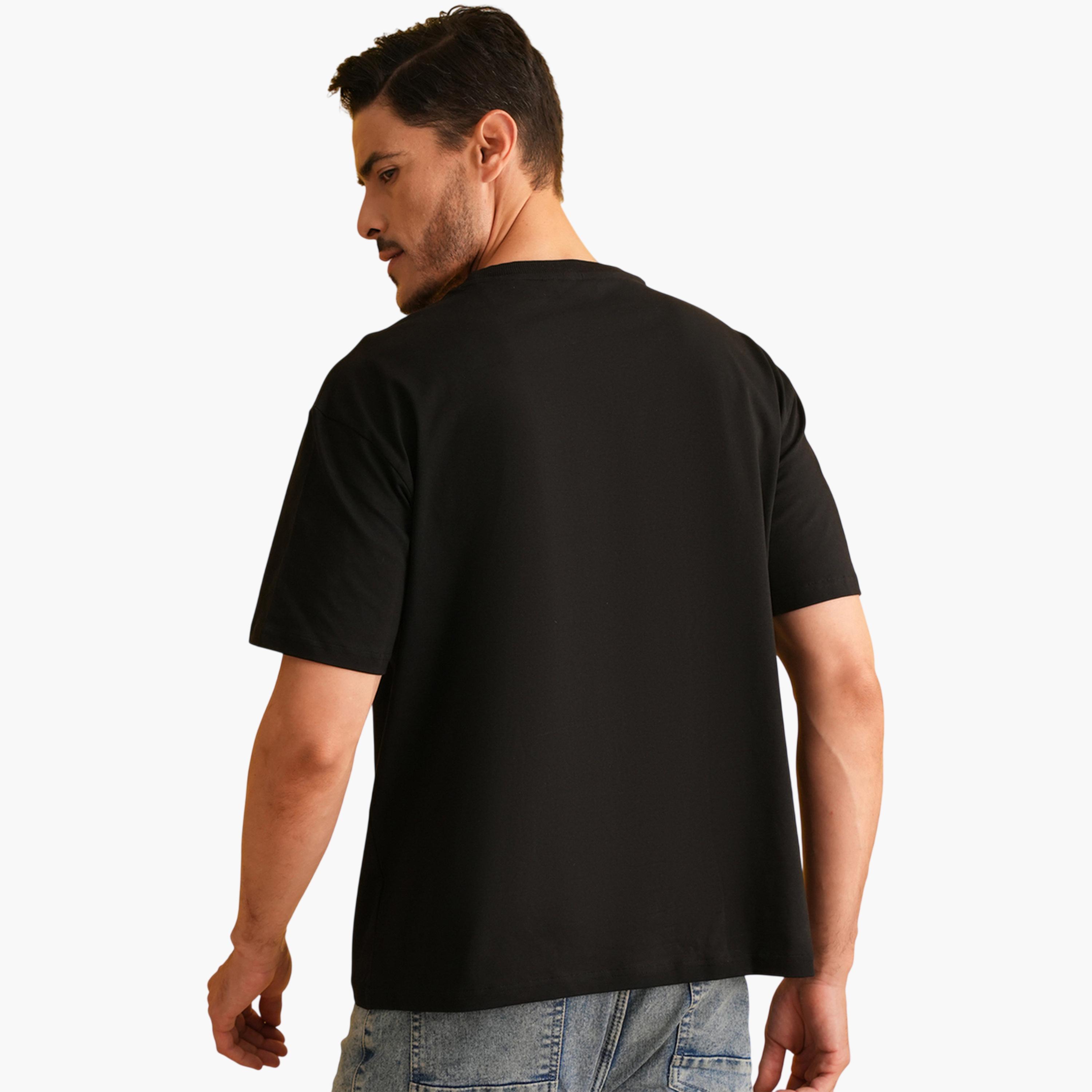 تيشيرت واسع بياقة دائرية وطبعة رسومات باللون الأسود-men-clothing-tshirtsandpolos-tshirts-image-5