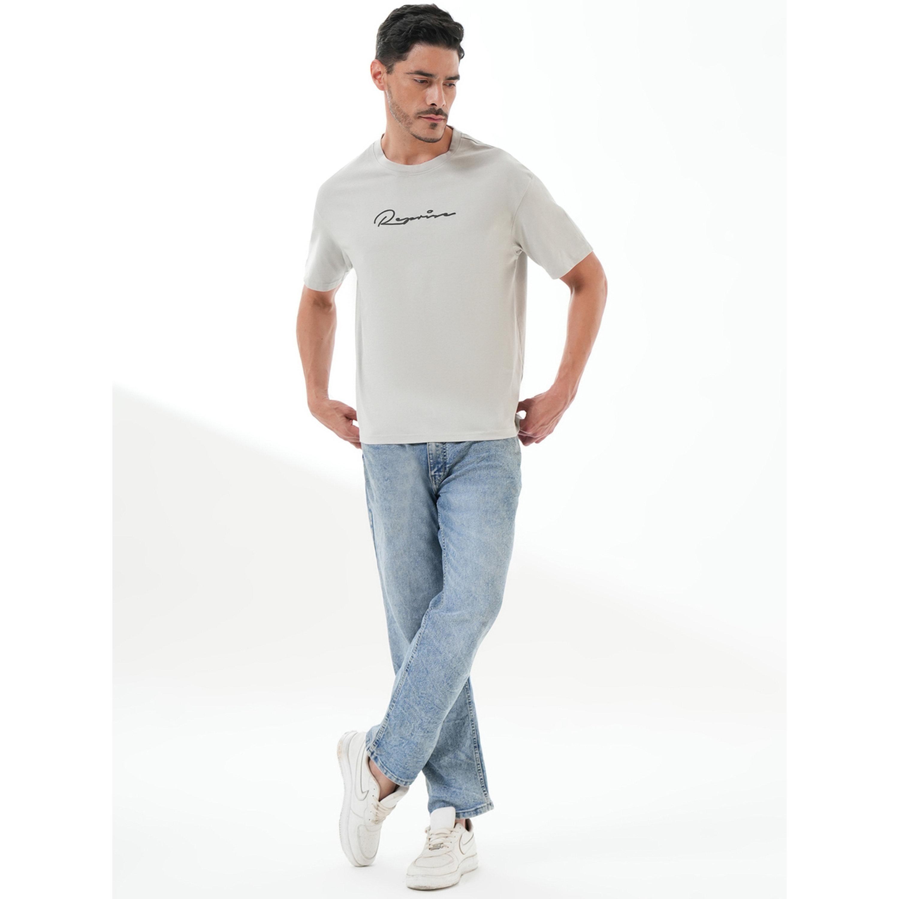 تيشيرت بأكمام قصيرة وياقة دائرية وطبعة رسومات باللون الرمادي-men-clothing-tshirtsandpolos-tshirts-image-2