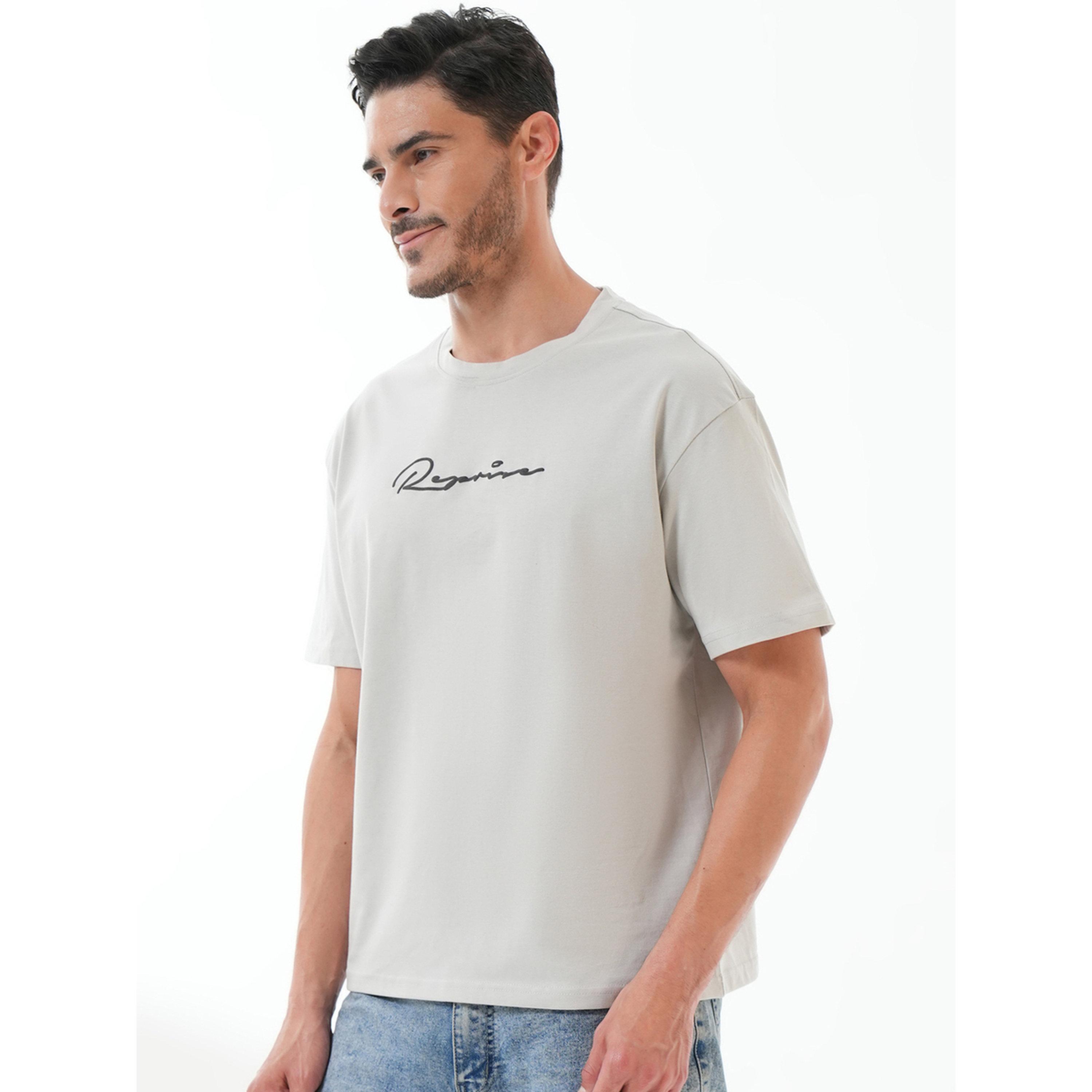 تيشيرت بأكمام قصيرة وياقة دائرية وطبعة رسومات باللون الرمادي-men-clothing-tshirtsandpolos-tshirts-image-4