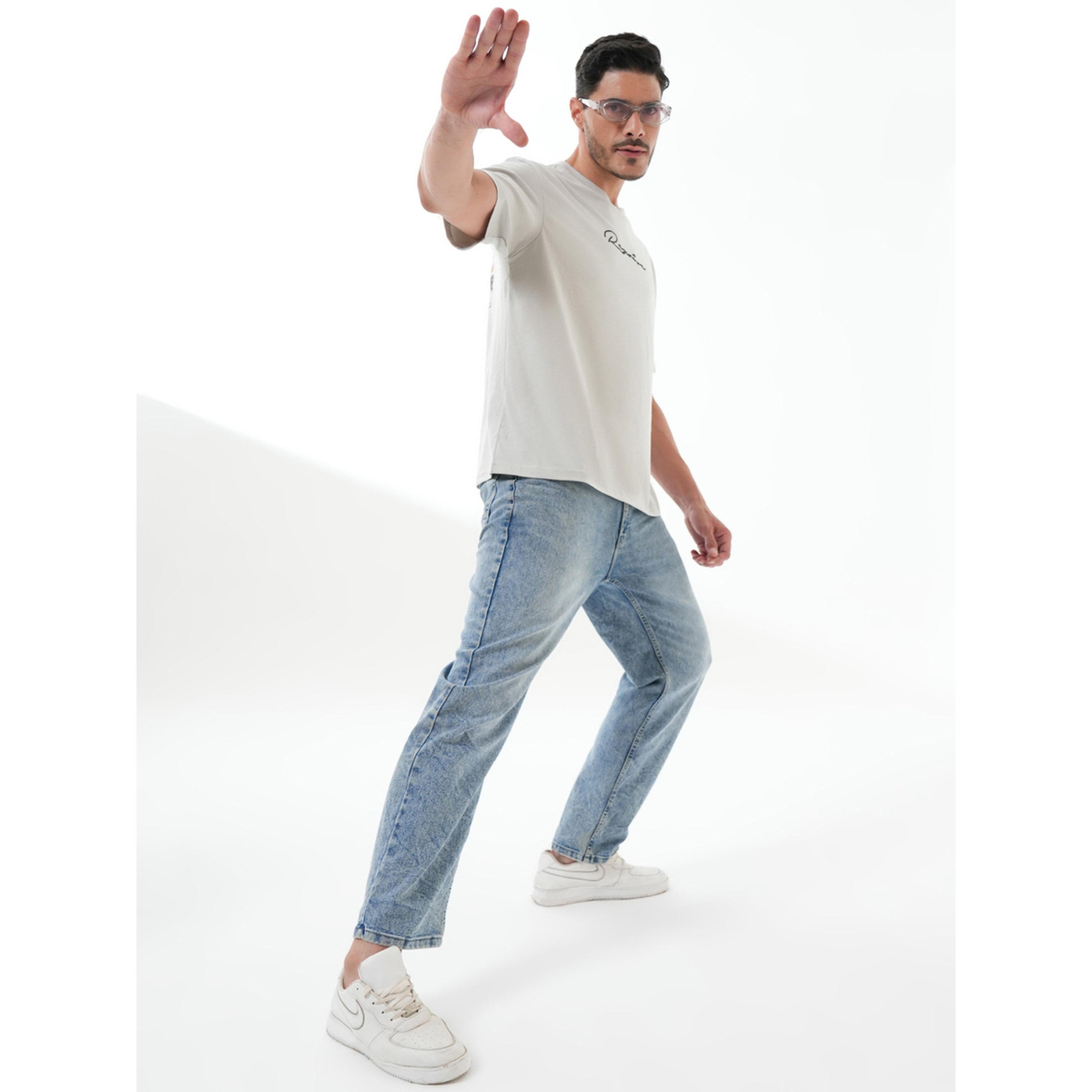 تيشيرت بأكمام قصيرة وياقة دائرية وطبعة رسومات باللون الرمادي-men-clothing-tshirtsandpolos-tshirts-image-6