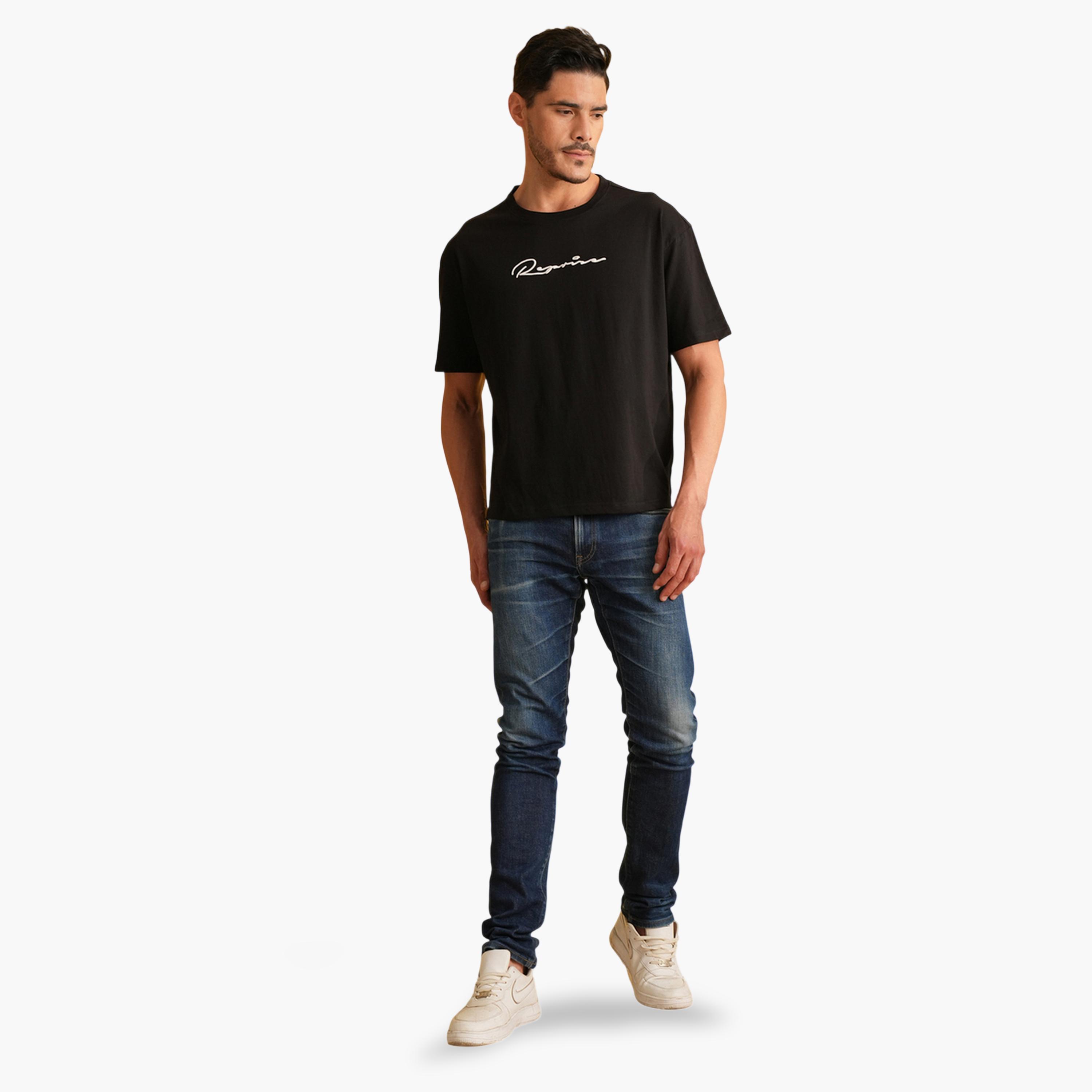 تيشيرت بأكمام قصيرة وياقة دائرية وطبعة رسومات باللون الأسود-men-clothing-tshirtsandpolos-tshirts-image-2