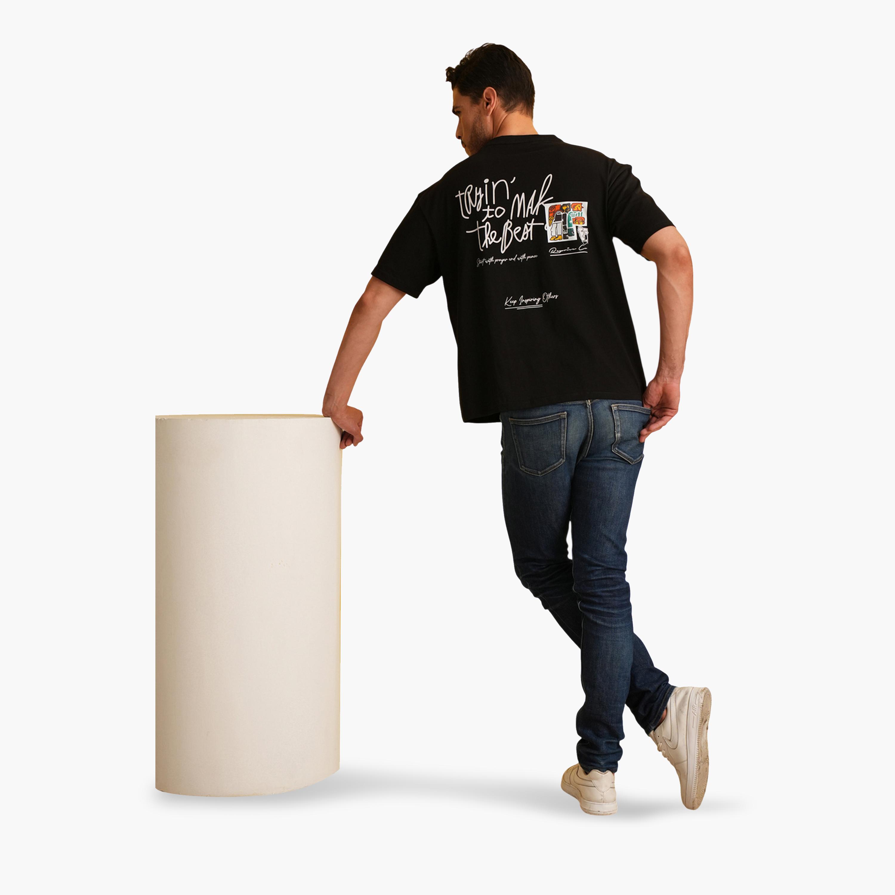 تيشيرت بأكمام قصيرة وياقة دائرية وطبعة رسومات باللون الأسود-men-clothing-tshirtsandpolos-tshirts-image-4