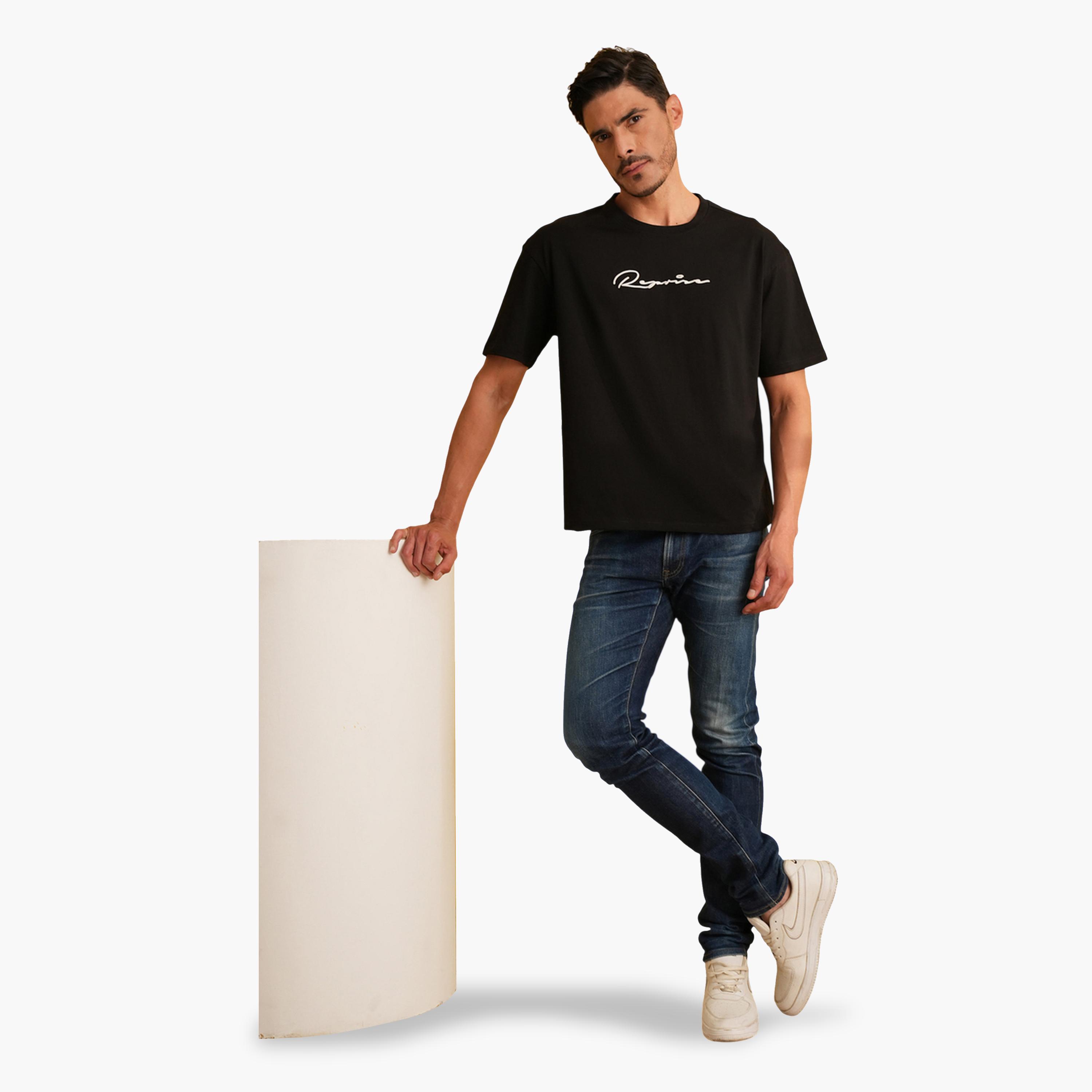 تيشيرت بأكمام قصيرة وياقة دائرية وطبعة رسومات باللون الأسود-men-clothing-tshirtsandpolos-tshirts-image-8