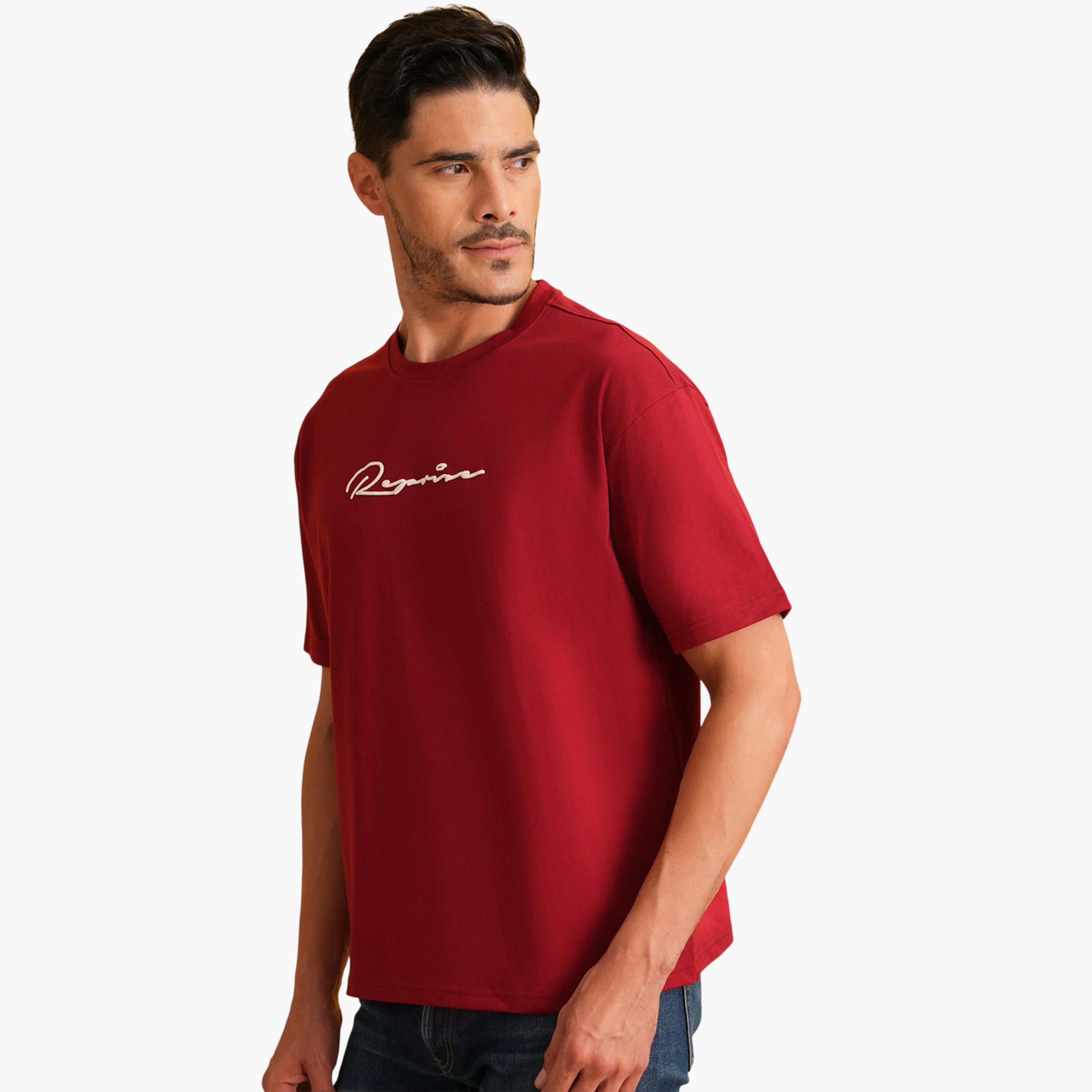 تيشيرت بأكمام قصيرة وياقة دائرية وطبعة رسومات باللون الأحمر-men-clothing-tshirtsandpolos-tshirts-image-3
