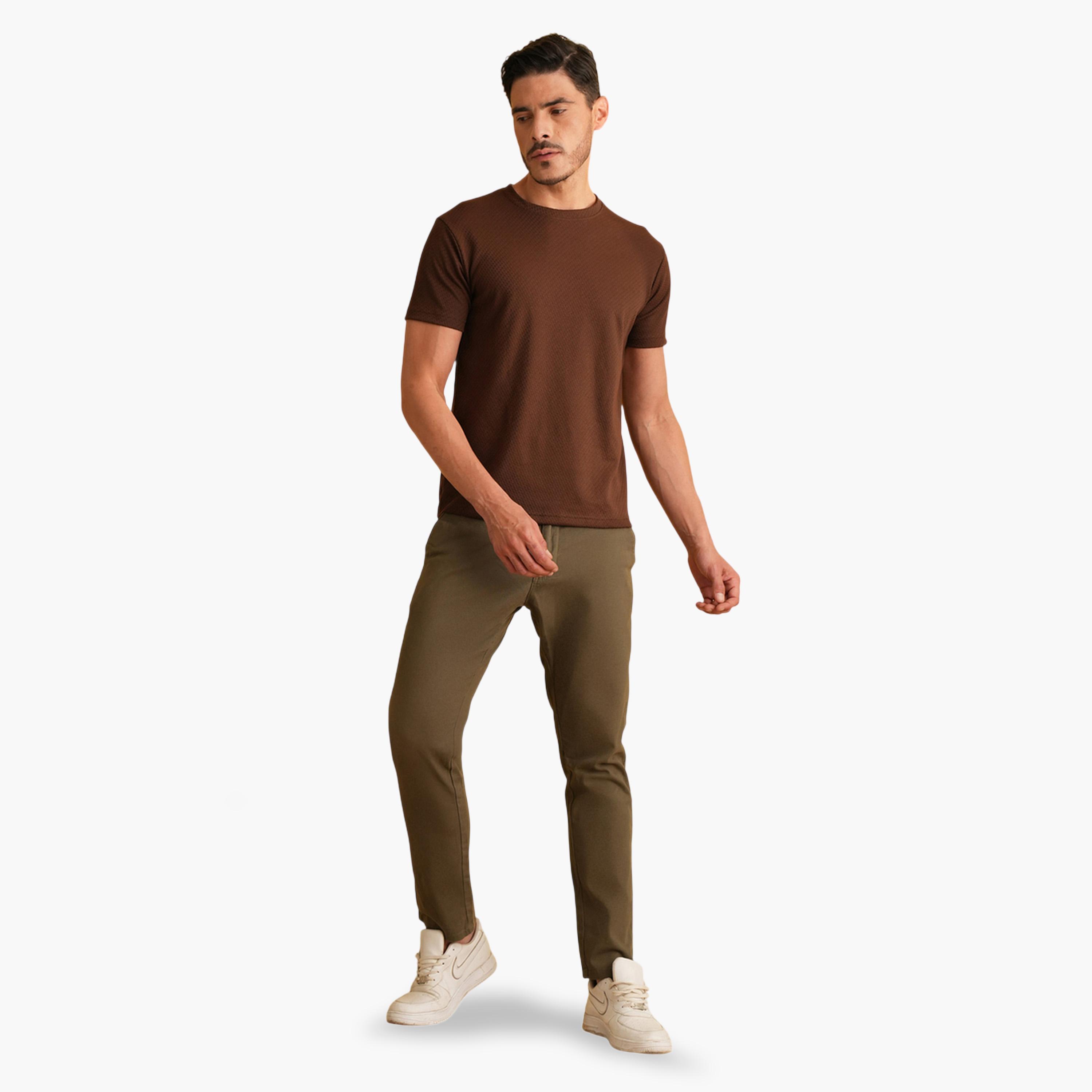 تيشيرت محبوك بتفاصيل مضلعة وياقة دائرية سادة باللون البني-men-clothing-tshirtsandpolos-tshirts-image-2