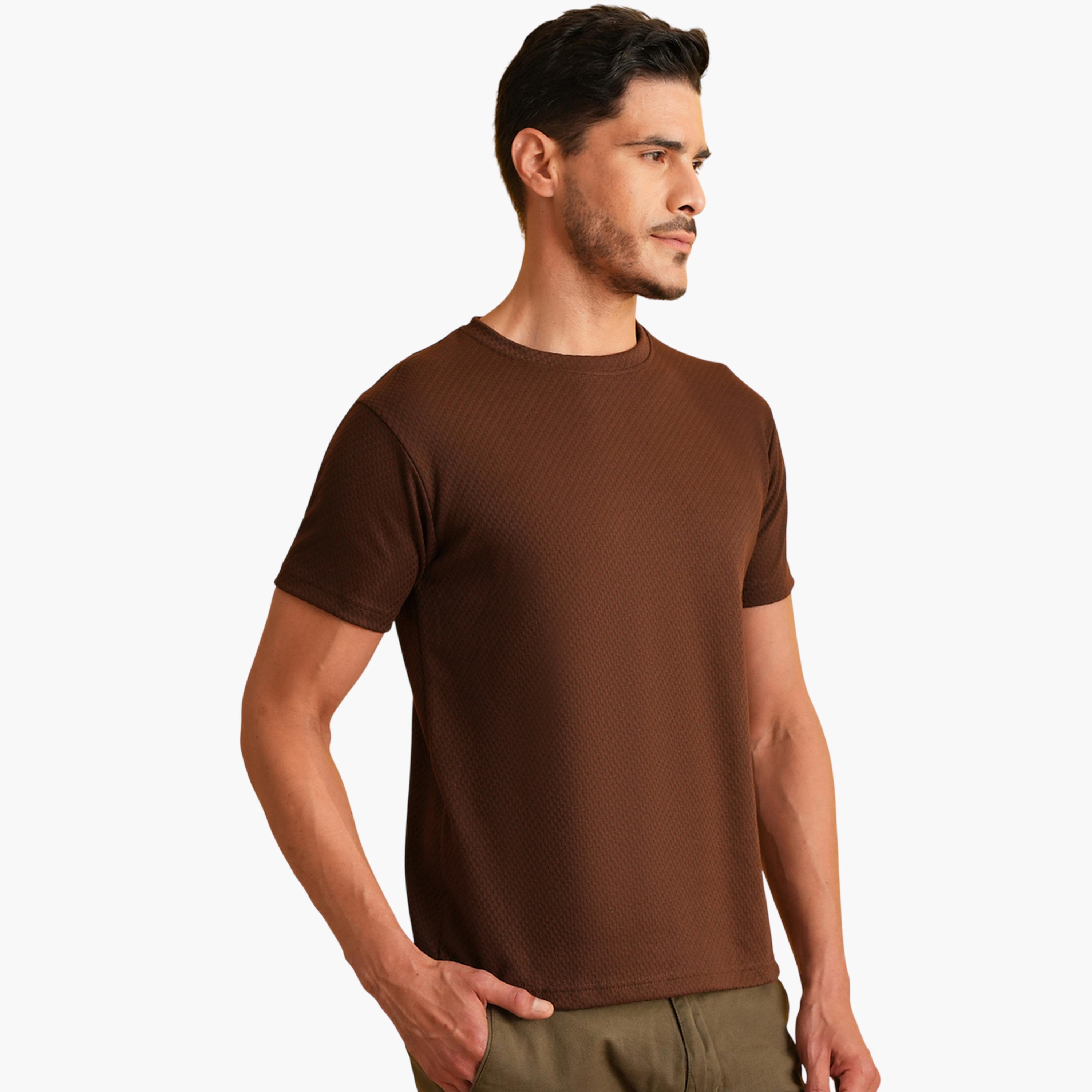 تيشيرت محبوك بتفاصيل مضلعة وياقة دائرية سادة باللون البني-men-clothing-tshirtsandpolos-tshirts-image-4