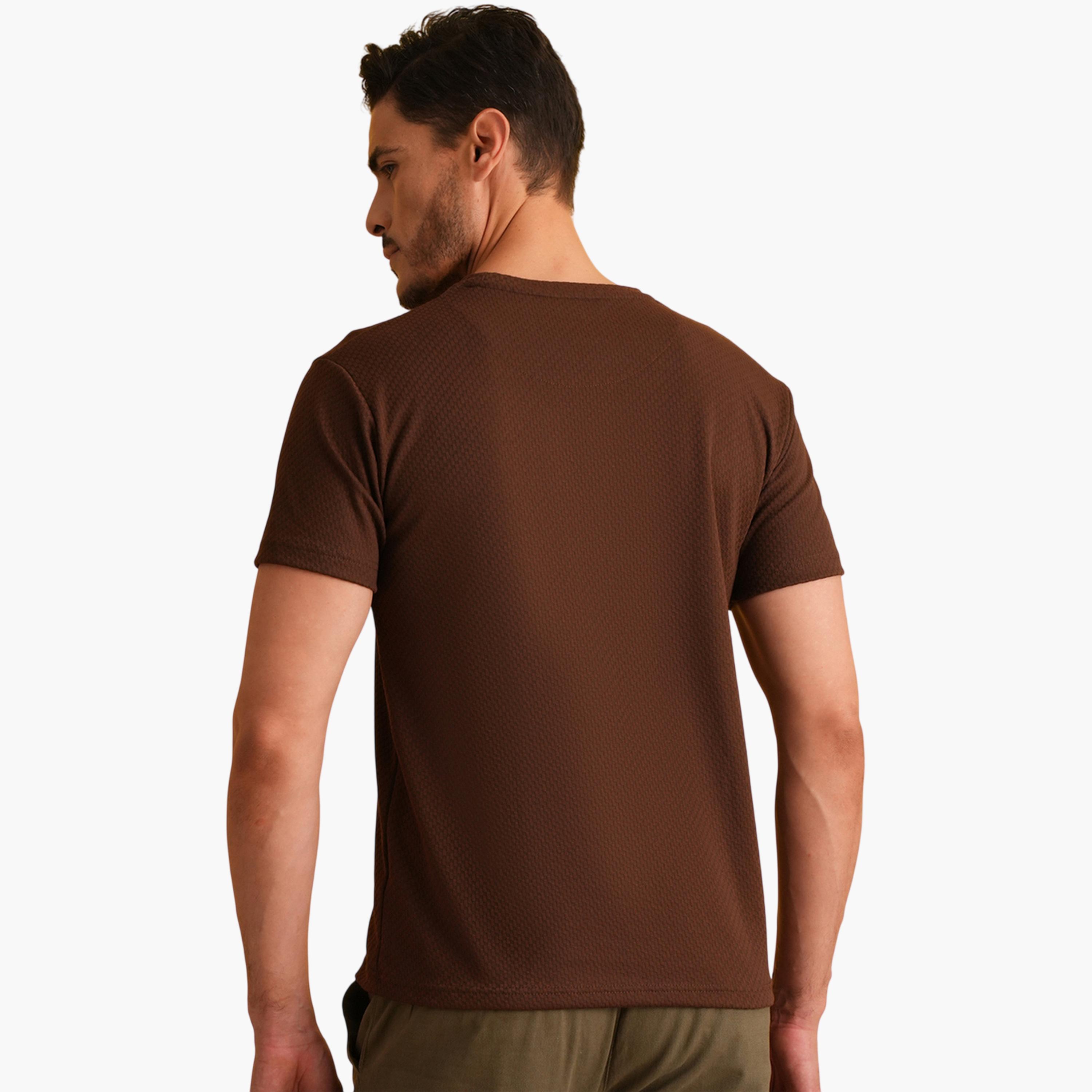 تيشيرت محبوك بتفاصيل مضلعة وياقة دائرية سادة باللون البني-men-clothing-tshirtsandpolos-tshirts-image-5