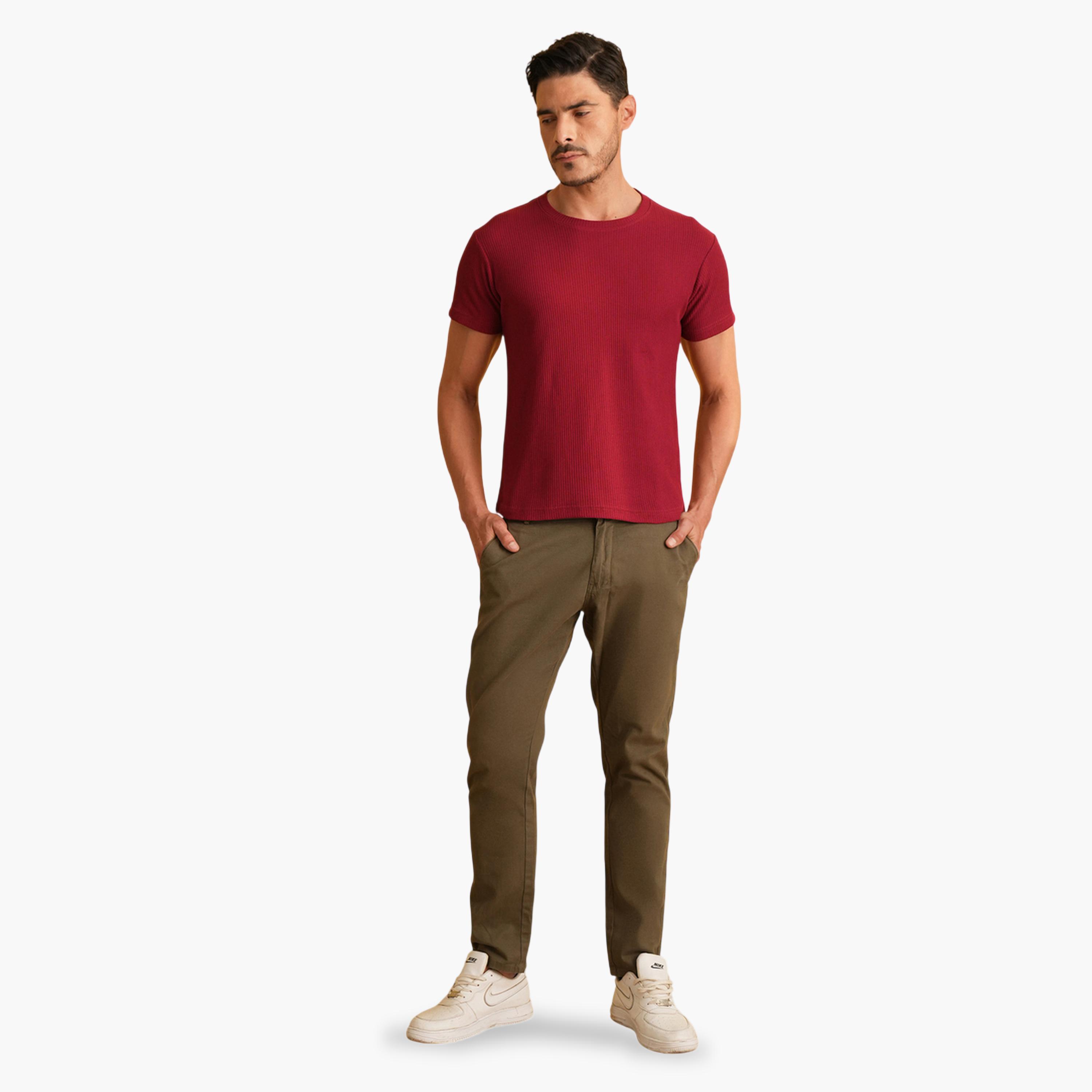تيشيرت محبوك بتفاصيل مضلعة وياقة دائرية سادة باللون العنابي-men-clothing-tshirtsandpolos-tshirts-image-2