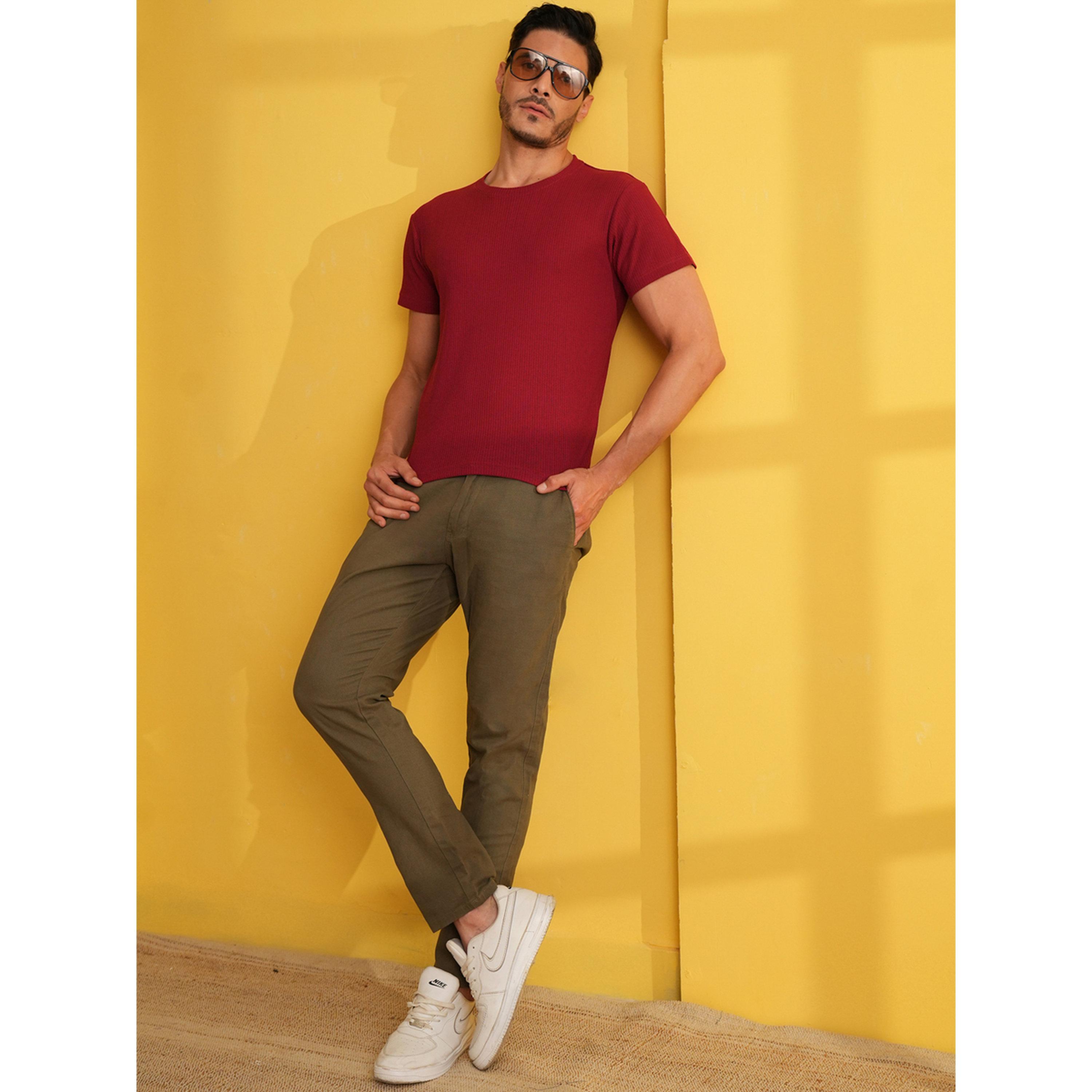 تيشيرت محبوك بتفاصيل مضلعة وياقة دائرية سادة باللون العنابي-men-clothing-tshirtsandpolos-tshirts-image-6