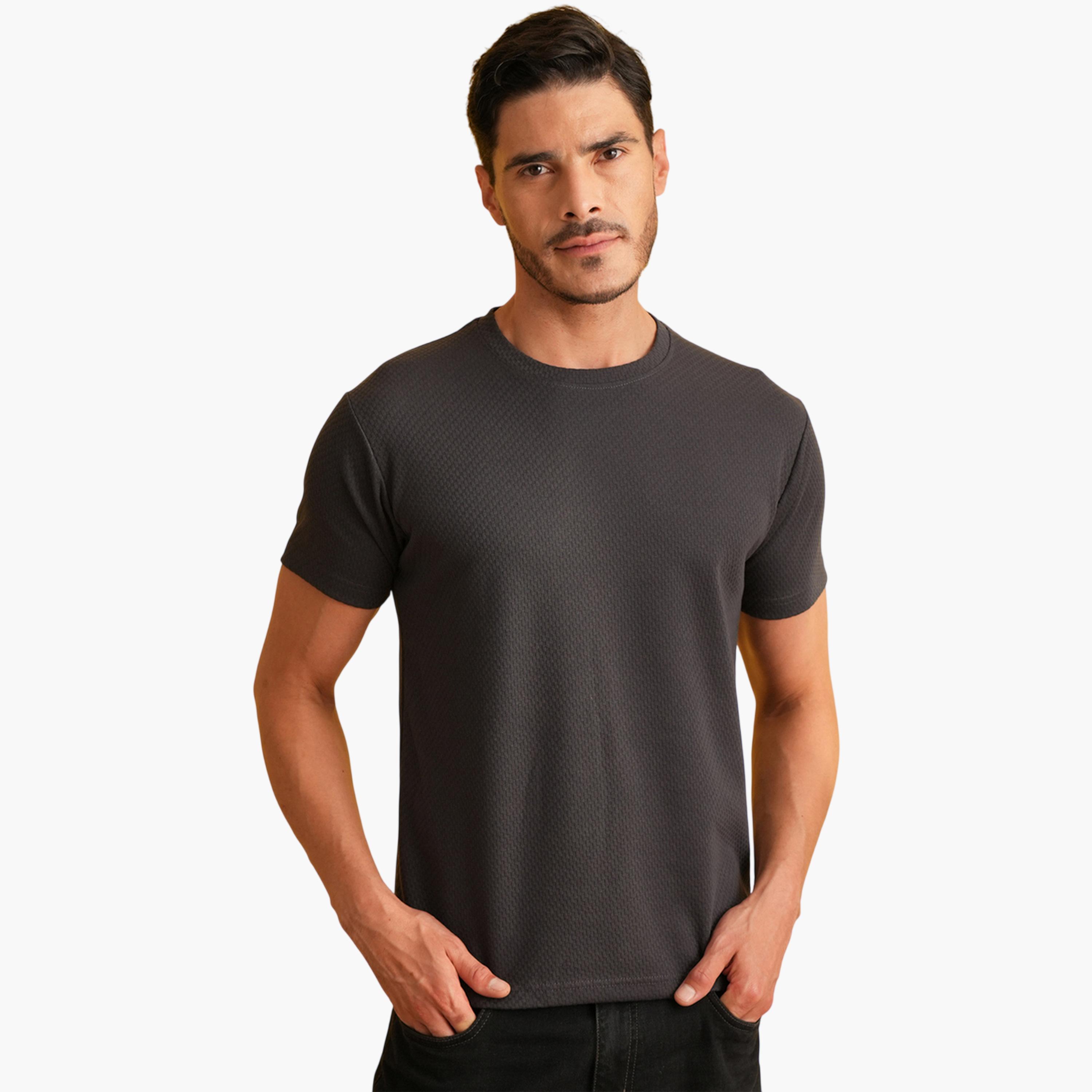 تيشيرت محبوك بتفاصيل مضلعة وياقة دائرية سادة باللون الرمادي-men-clothing-tshirtsandpolos-tshirts-image-1