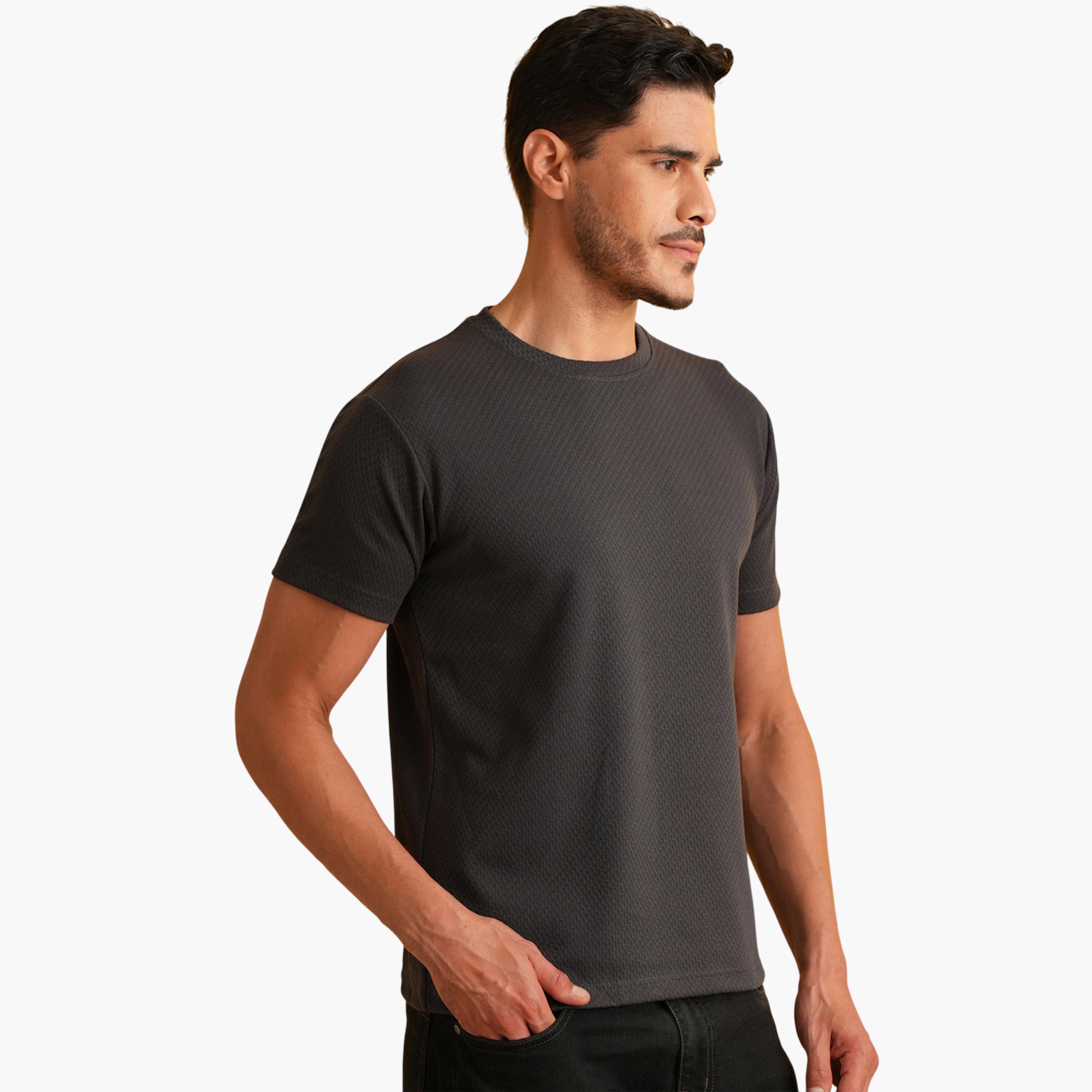 تيشيرت محبوك بتفاصيل مضلعة وياقة دائرية سادة باللون الرمادي-men-clothing-tshirtsandpolos-tshirts-image-3
