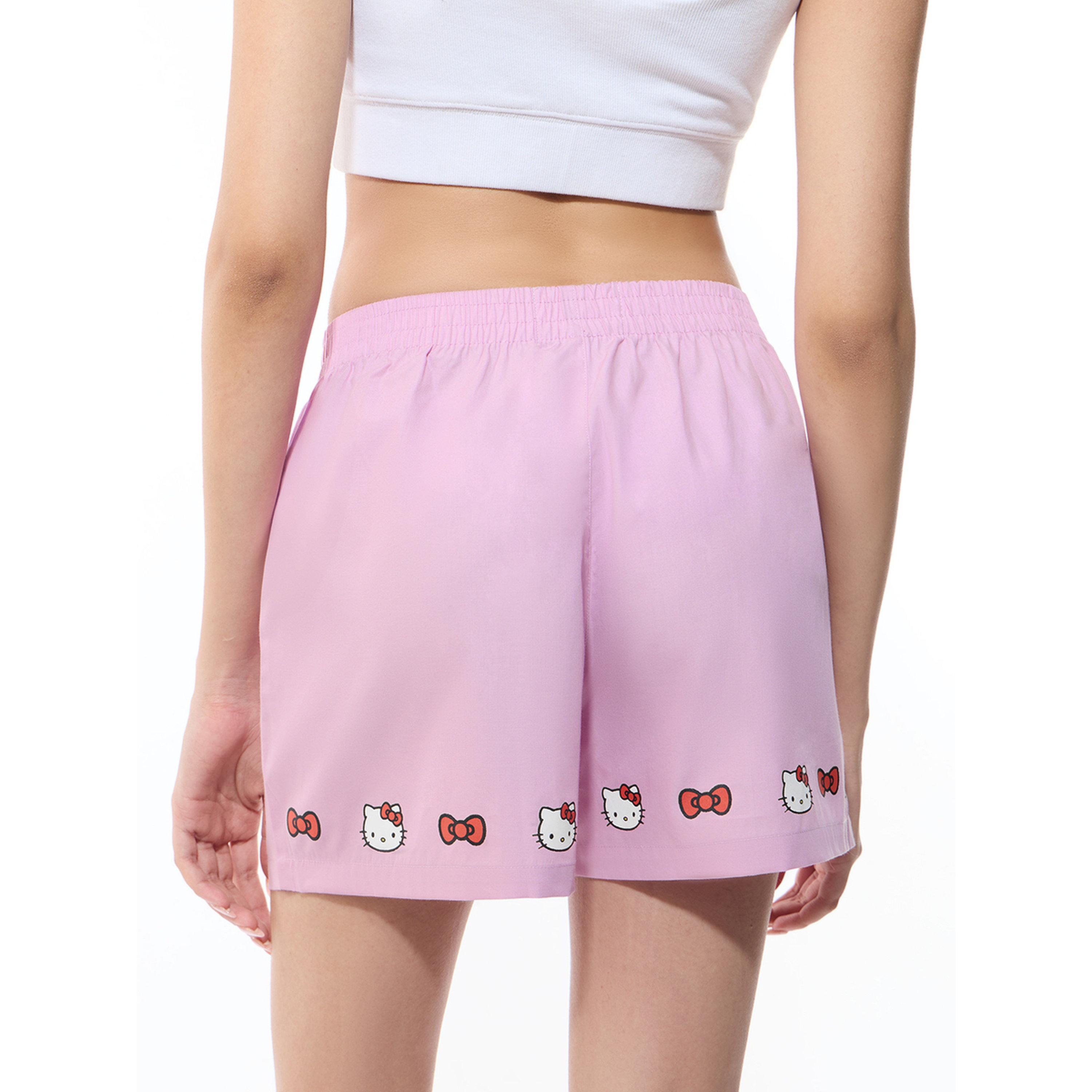 شورت كاجوال وردي بتفاصيل بارزة الملمس وطبعة هيلو كيتي-women-clothing-shorts-image-4