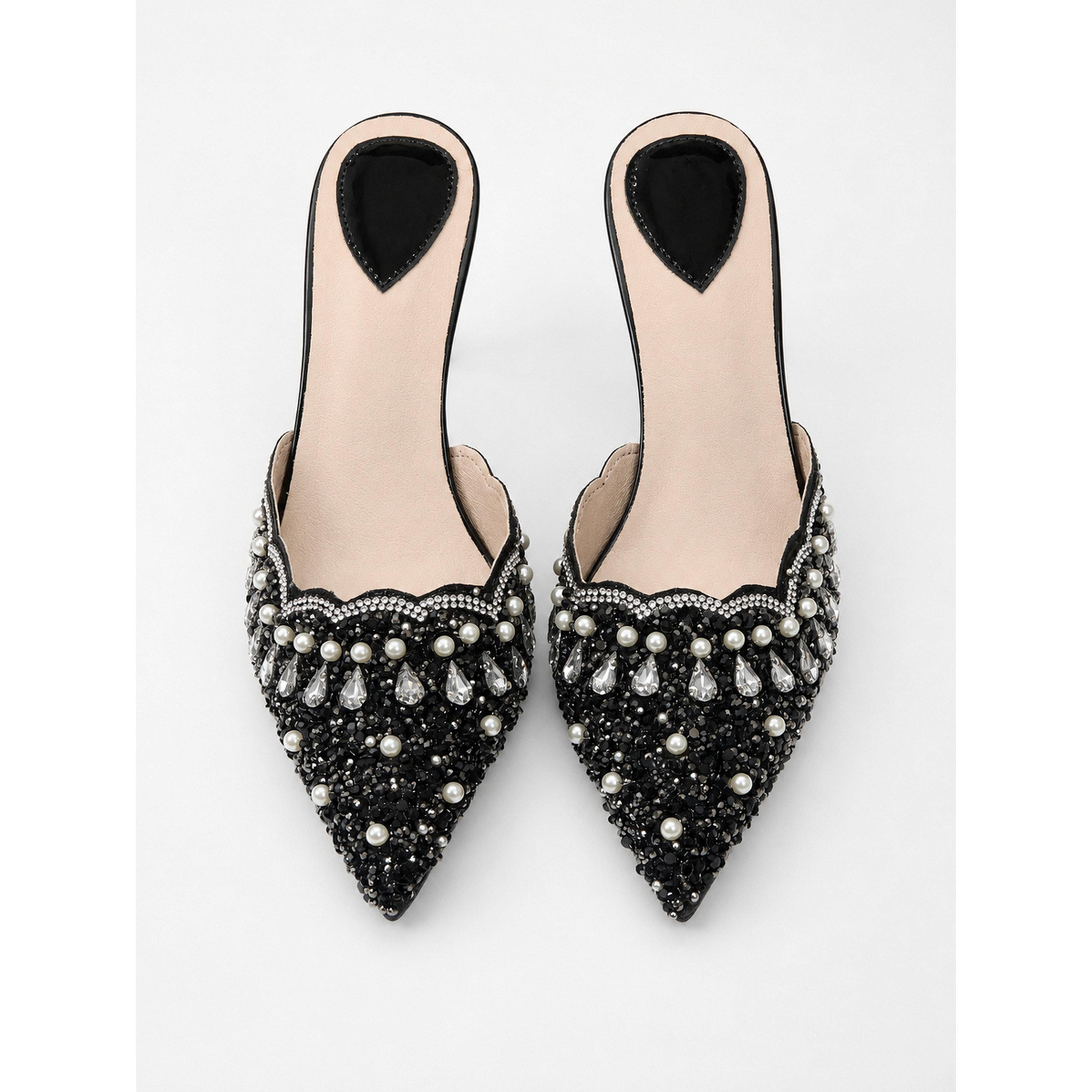 صندل بكعب رفيع ومزين باللون الأسود-women-shoes-heels-image-4