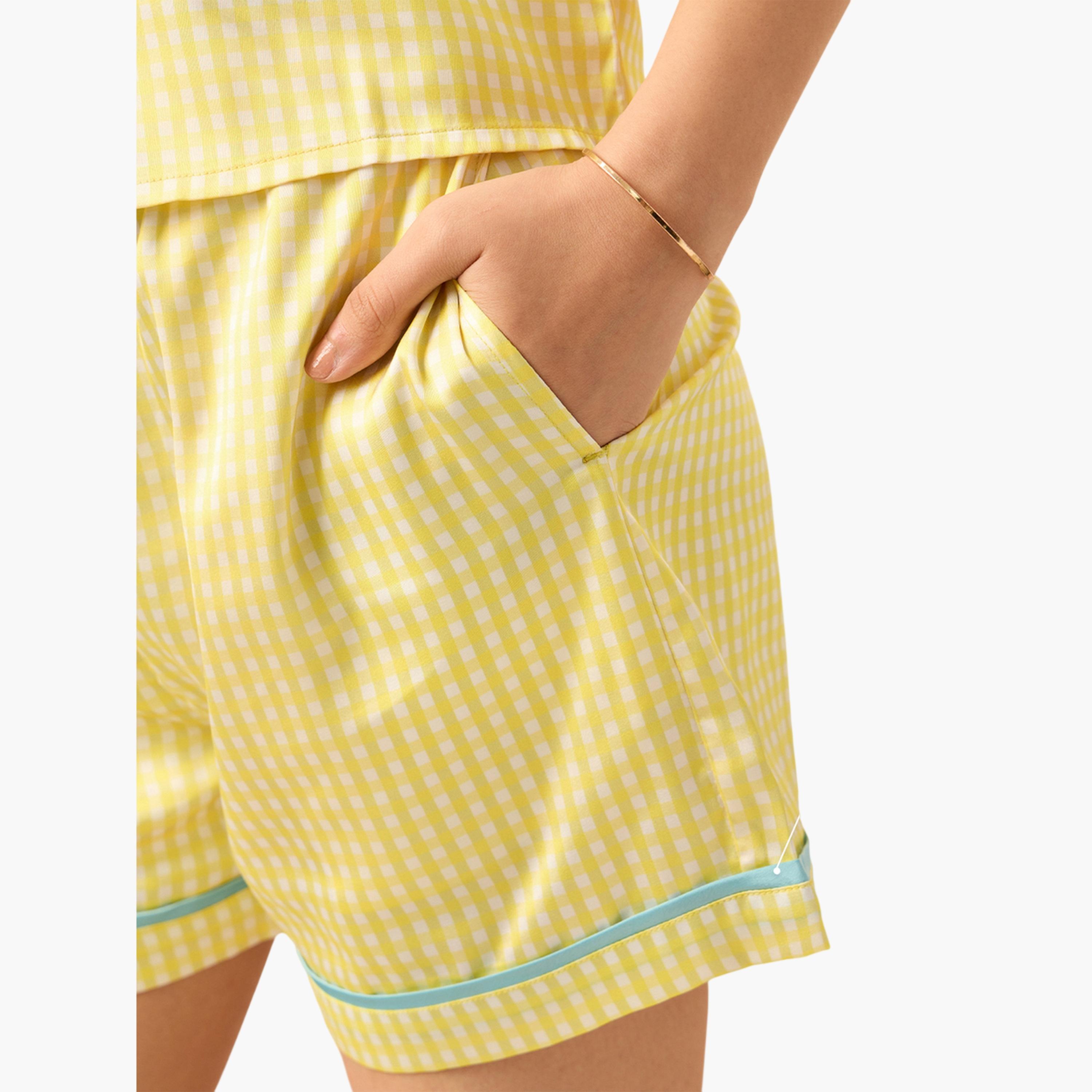 شورت أصفر بطبعة مربعات وبرباط-women-clothing-shorts-image-5