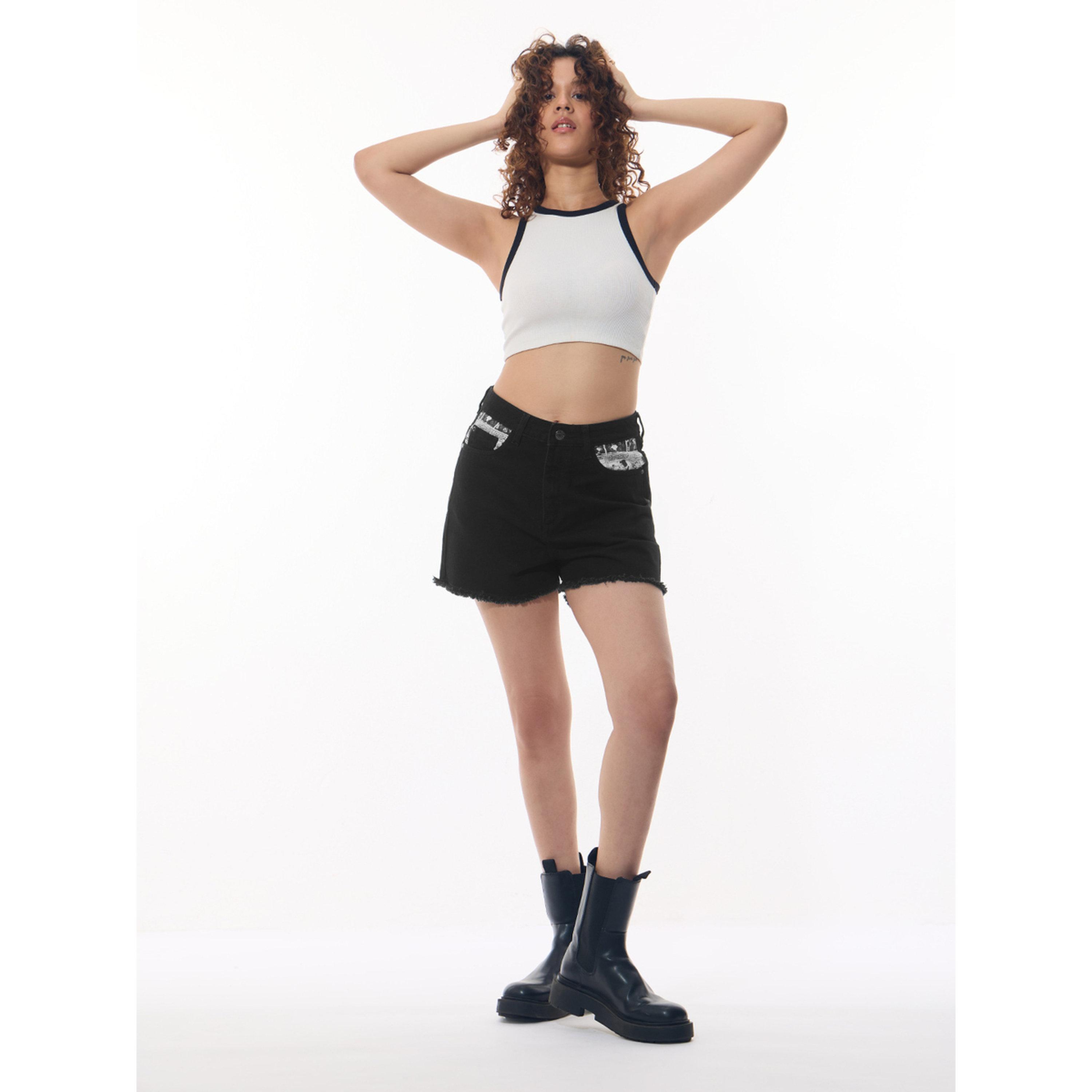 شورت دنيم أسود بحواف غير منتظمة-women-clothing-shorts-image-2