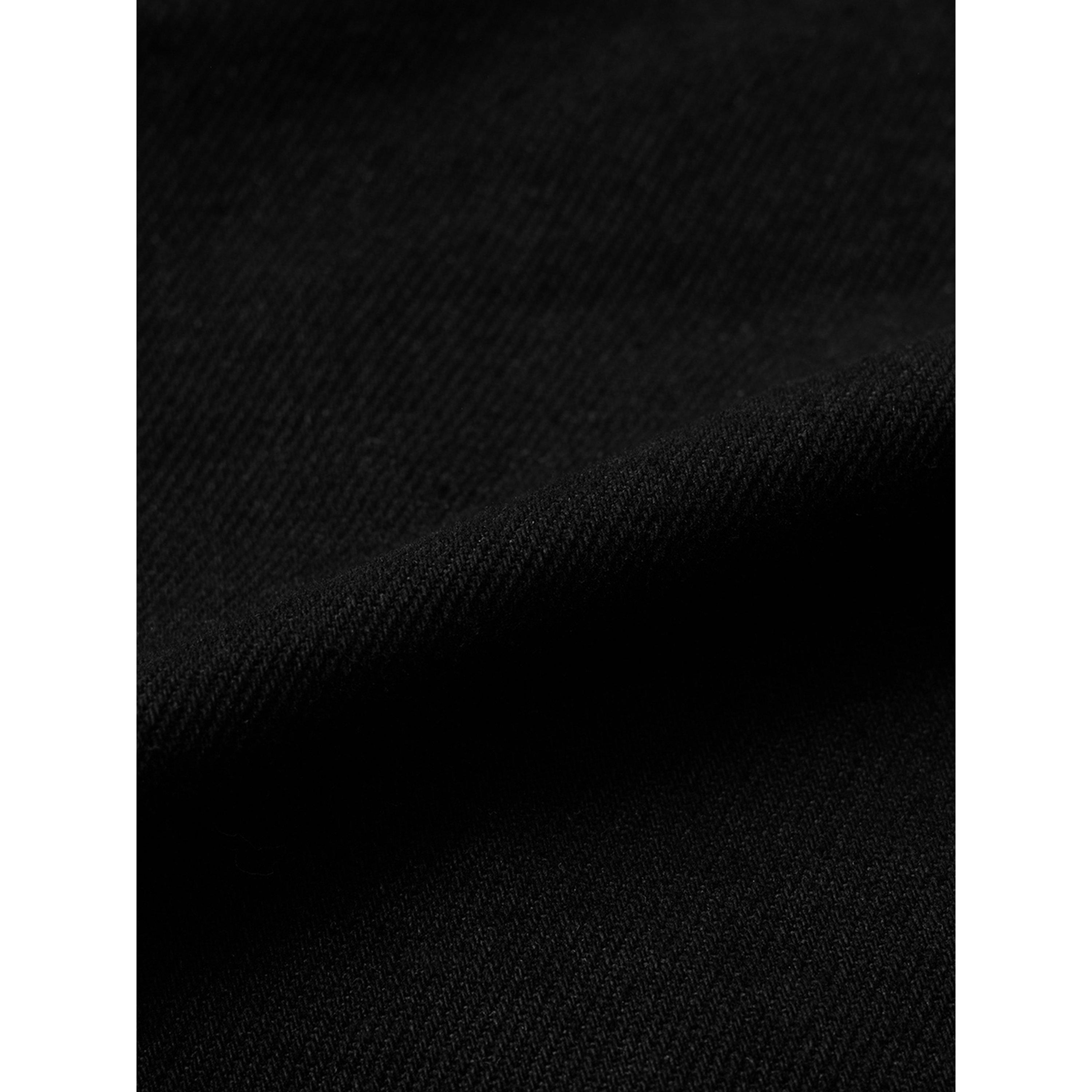 شورت دنيم أسود بحواف غير منتظمة-women-clothing-shorts-image-7