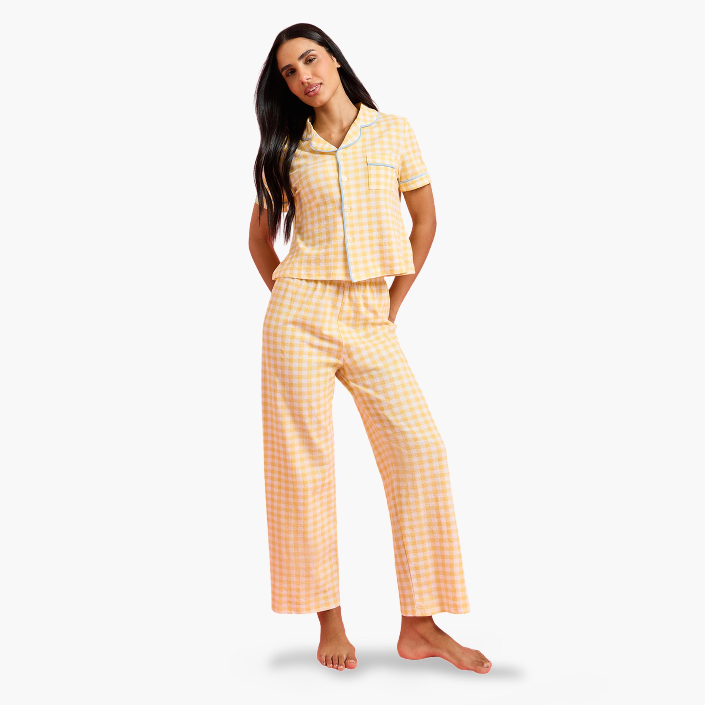 طقم بيجاما من بنطال مستقيم وبلوزة بتفاصيل جيب وطبعة كاروهات باللون الأصفر-women-clothing-nightwear-pyjamas-longsets-image-1