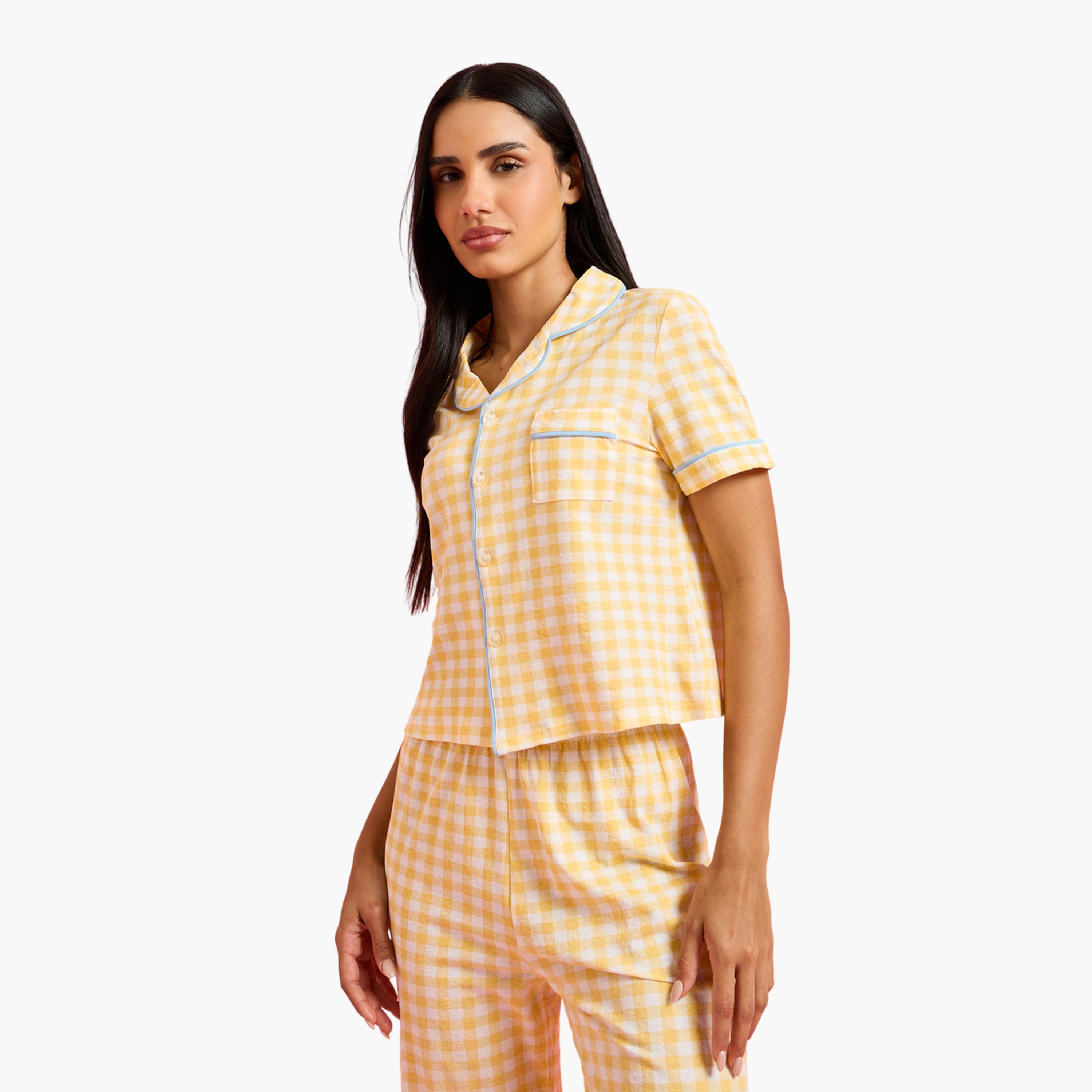طقم بيجاما من بنطال مستقيم وبلوزة بتفاصيل جيب وطبعة كاروهات باللون الأصفر-women-clothing-nightwear-pyjamas-longsets-image-3