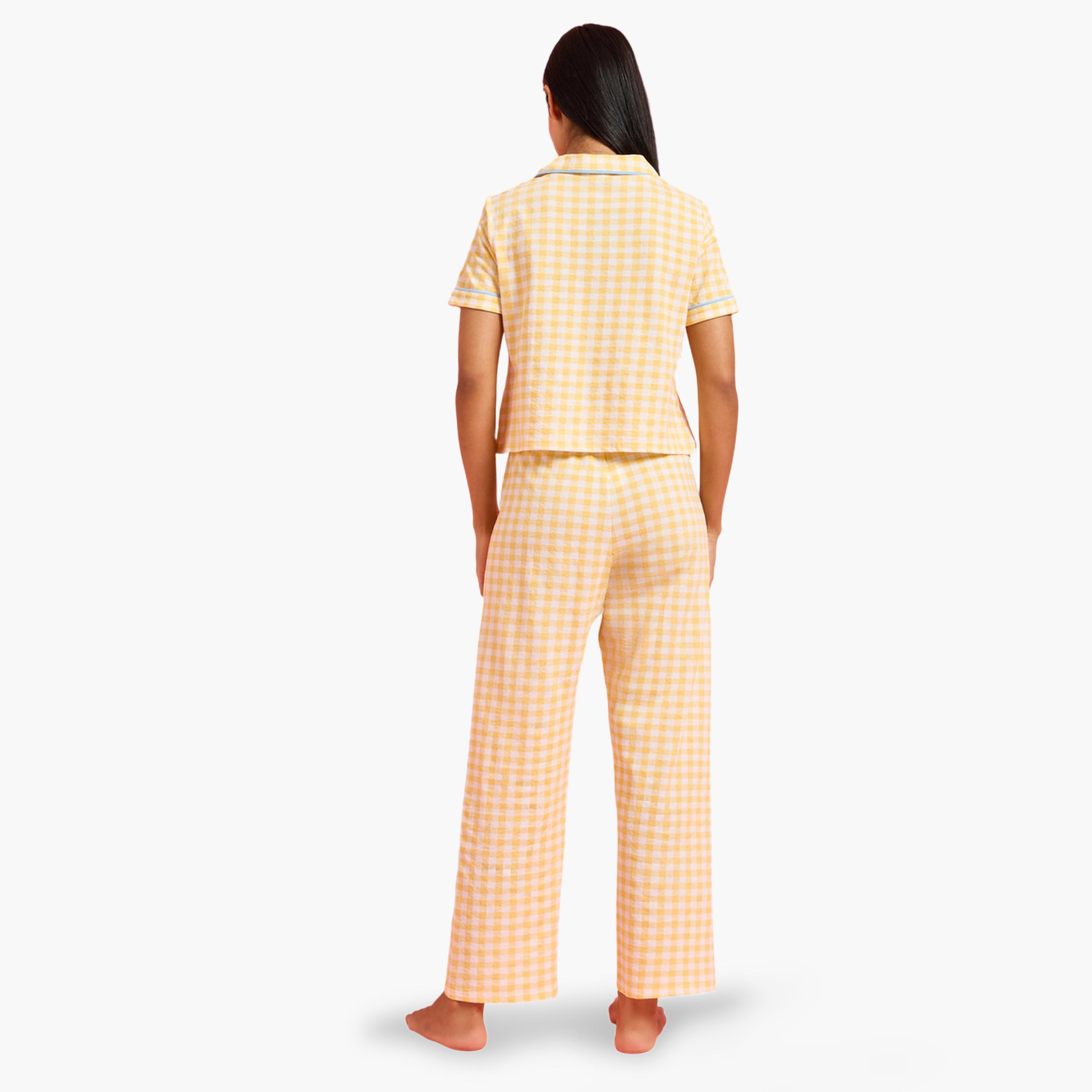 طقم بيجاما من بنطال مستقيم وبلوزة بتفاصيل جيب وطبعة كاروهات باللون الأصفر-women-clothing-nightwear-pyjamas-longsets-image-4