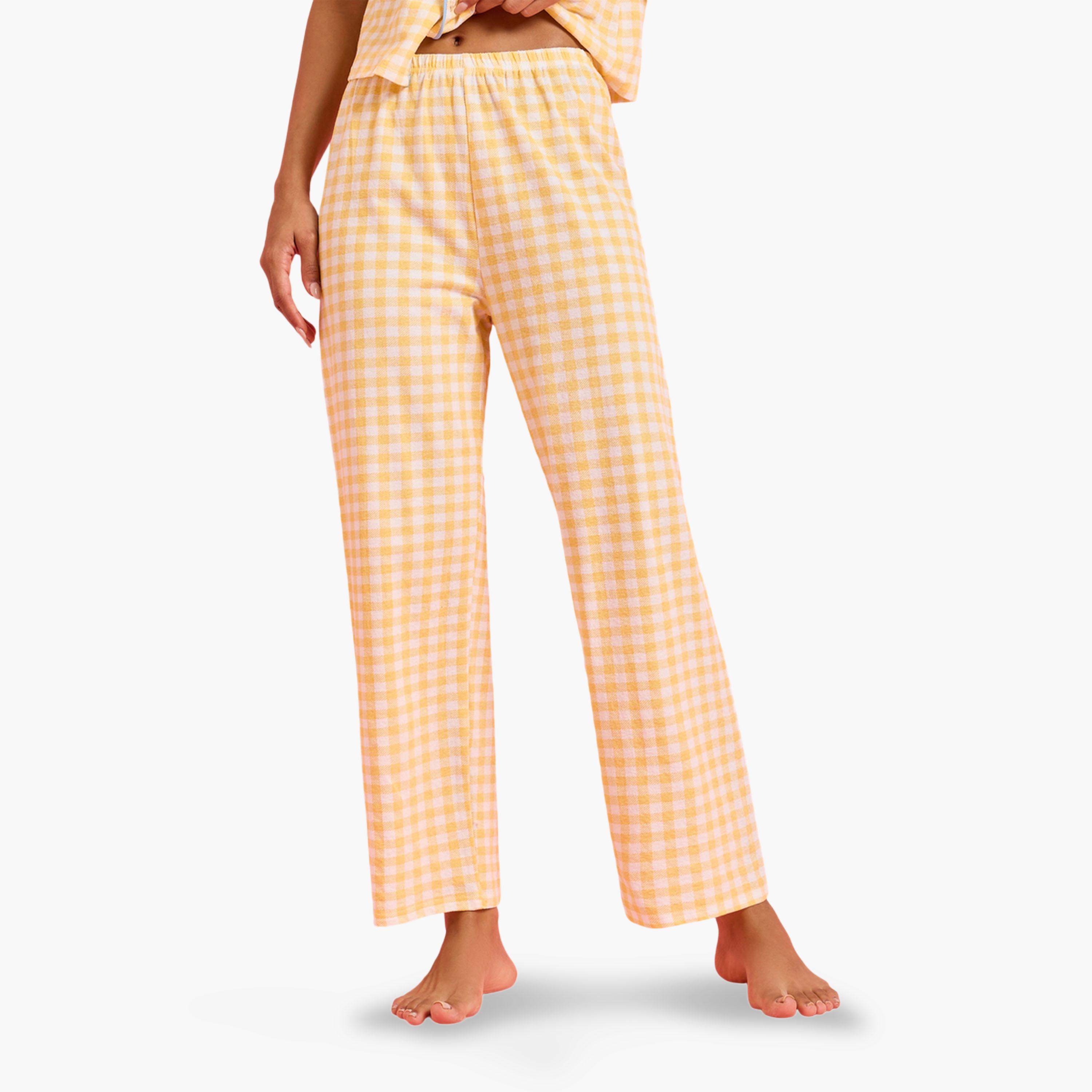 طقم بيجاما من بنطال مستقيم وبلوزة بتفاصيل جيب وطبعة كاروهات باللون الأصفر-women-clothing-nightwear-pyjamas-longsets-image-5